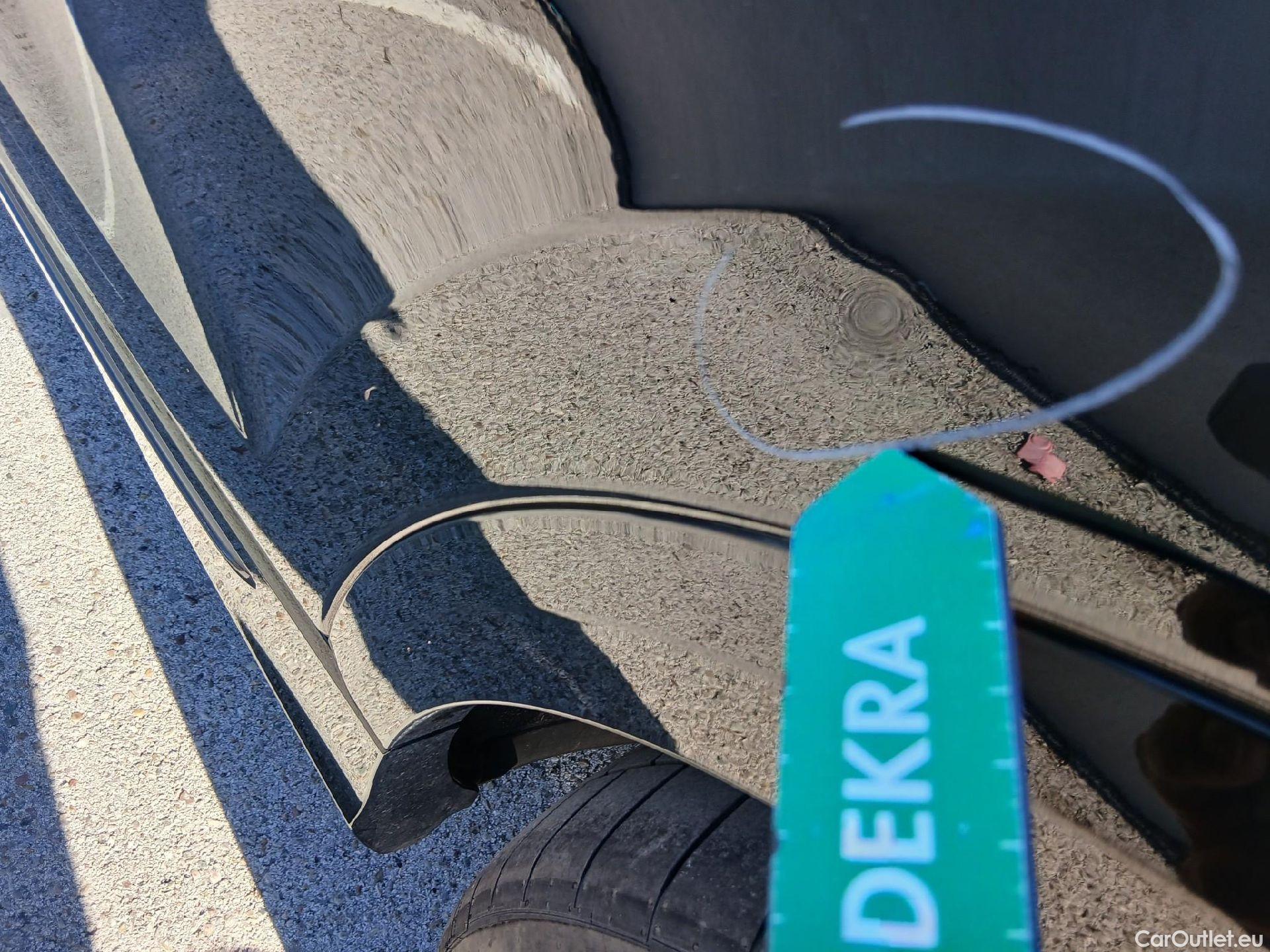  Audi  Q8 AUDI  / 2018 / 5P / todoterreno 55 TFSIe S Line 280kW quattro tiptronic #21