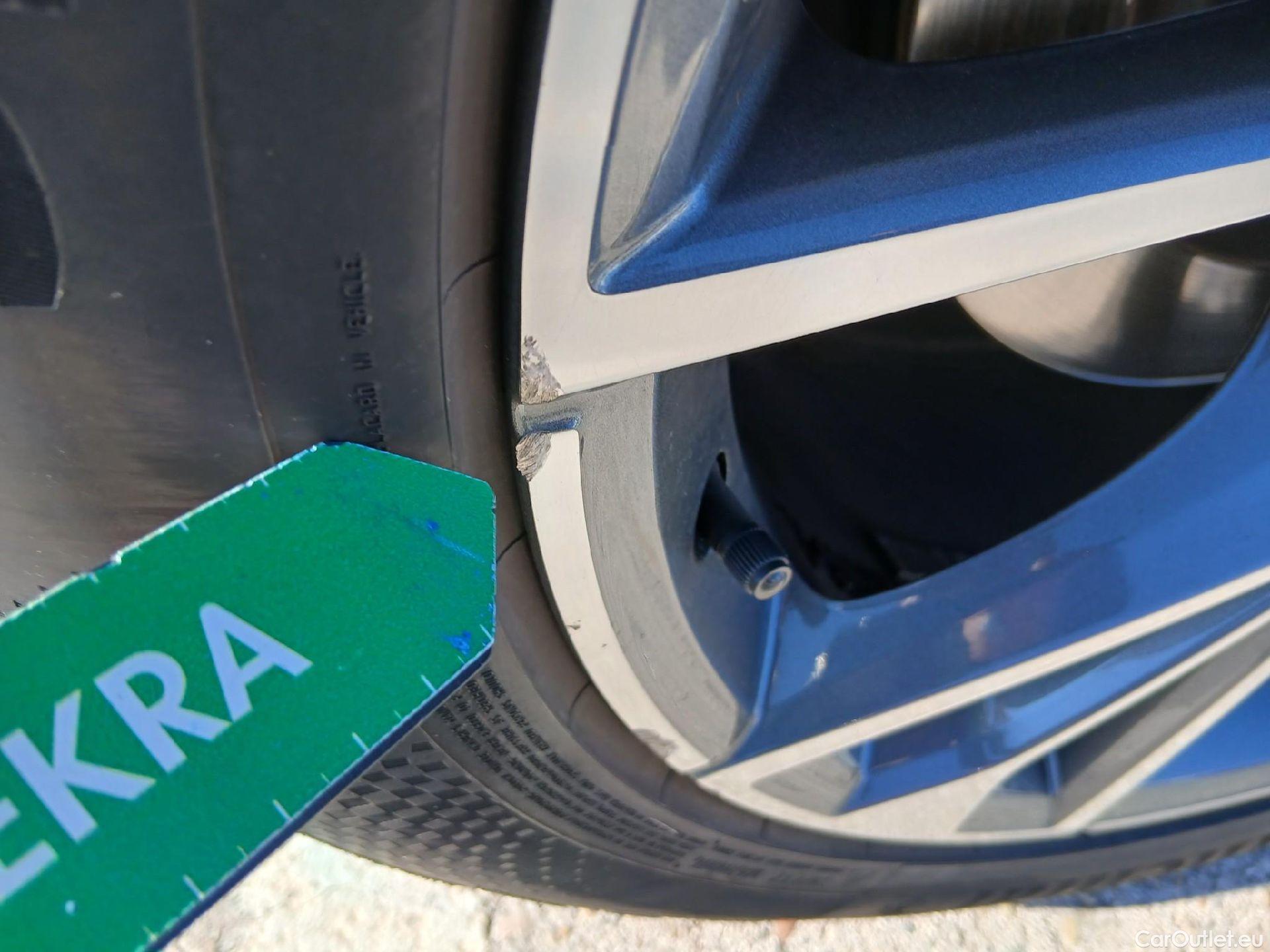  Audi  Q8 AUDI  / 2018 / 5P / todoterreno 55 TFSIe S Line 280kW quattro tiptronic #50