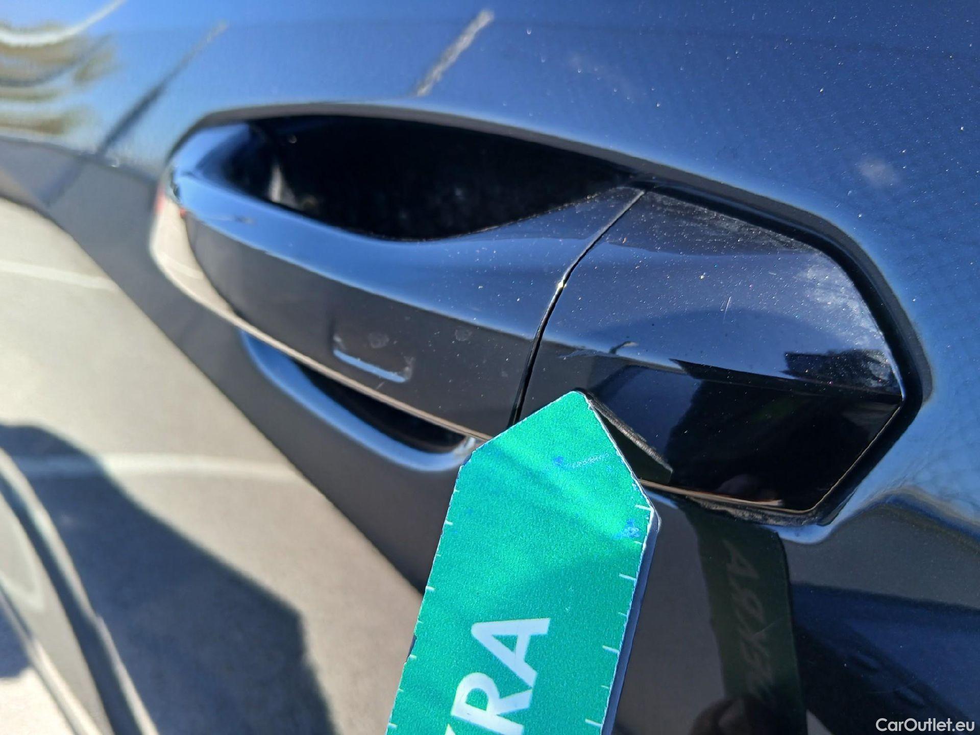  Audi  Q8 AUDI  / 2018 / 5P / todoterreno 55 TFSIe S Line 280kW quattro tiptronic #24