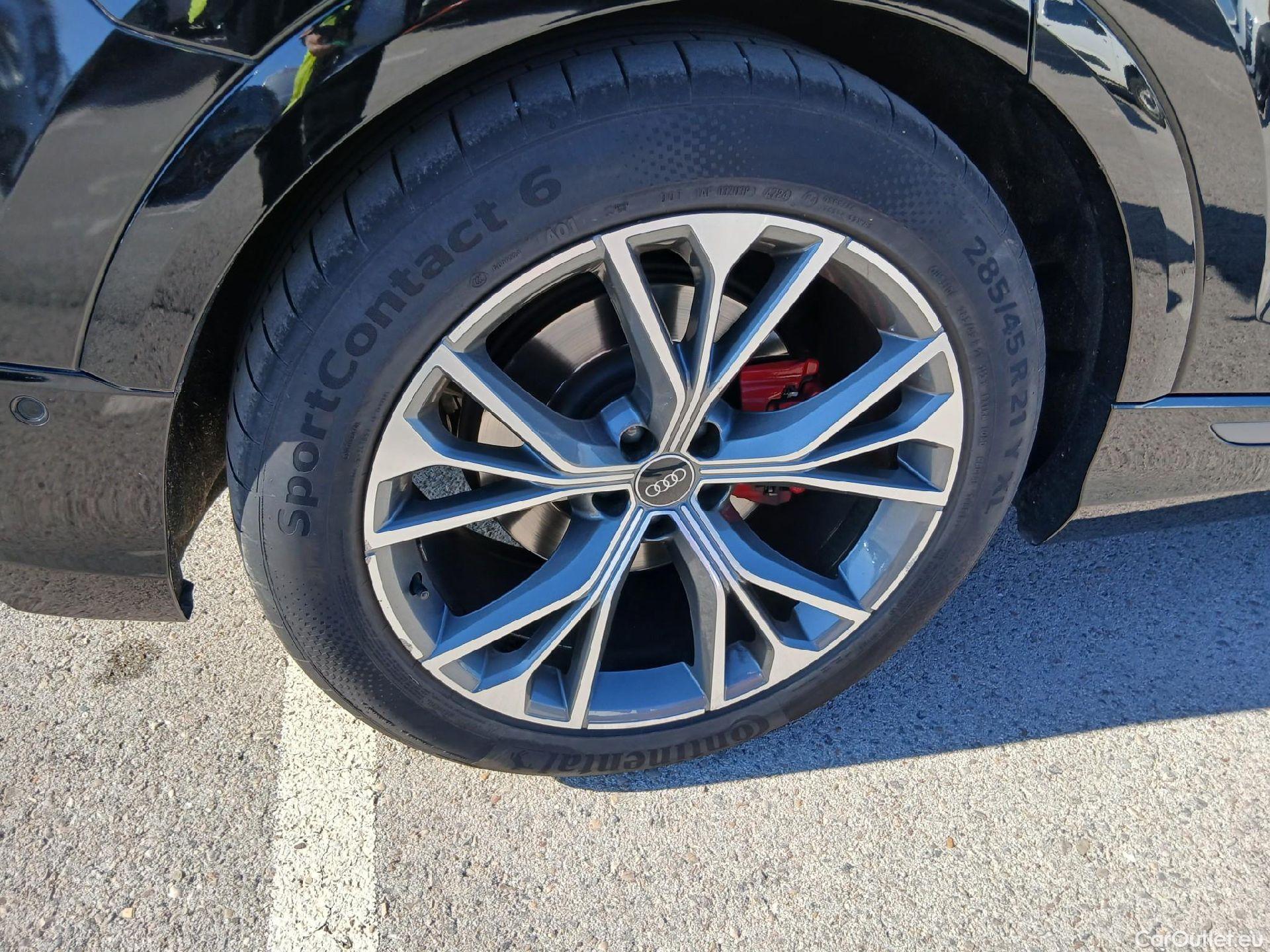  Audi  Q8 AUDI  / 2018 / 5P / todoterreno 55 TFSIe S Line 280kW quattro tiptronic #51