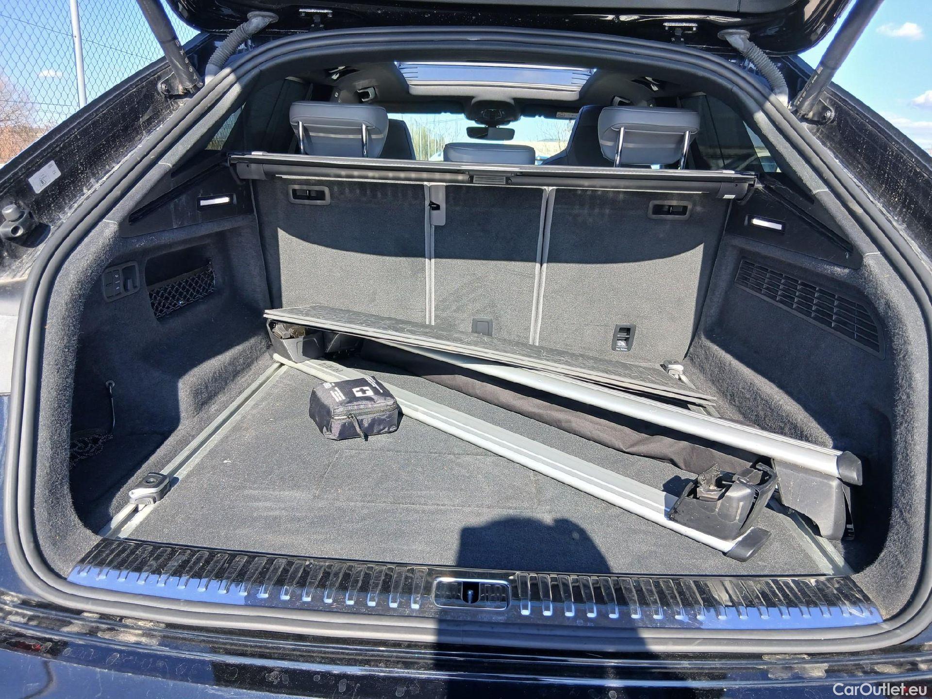  Audi  Q8 AUDI  / 2018 / 5P / todoterreno 55 TFSIe S Line 280kW quattro tiptronic #2