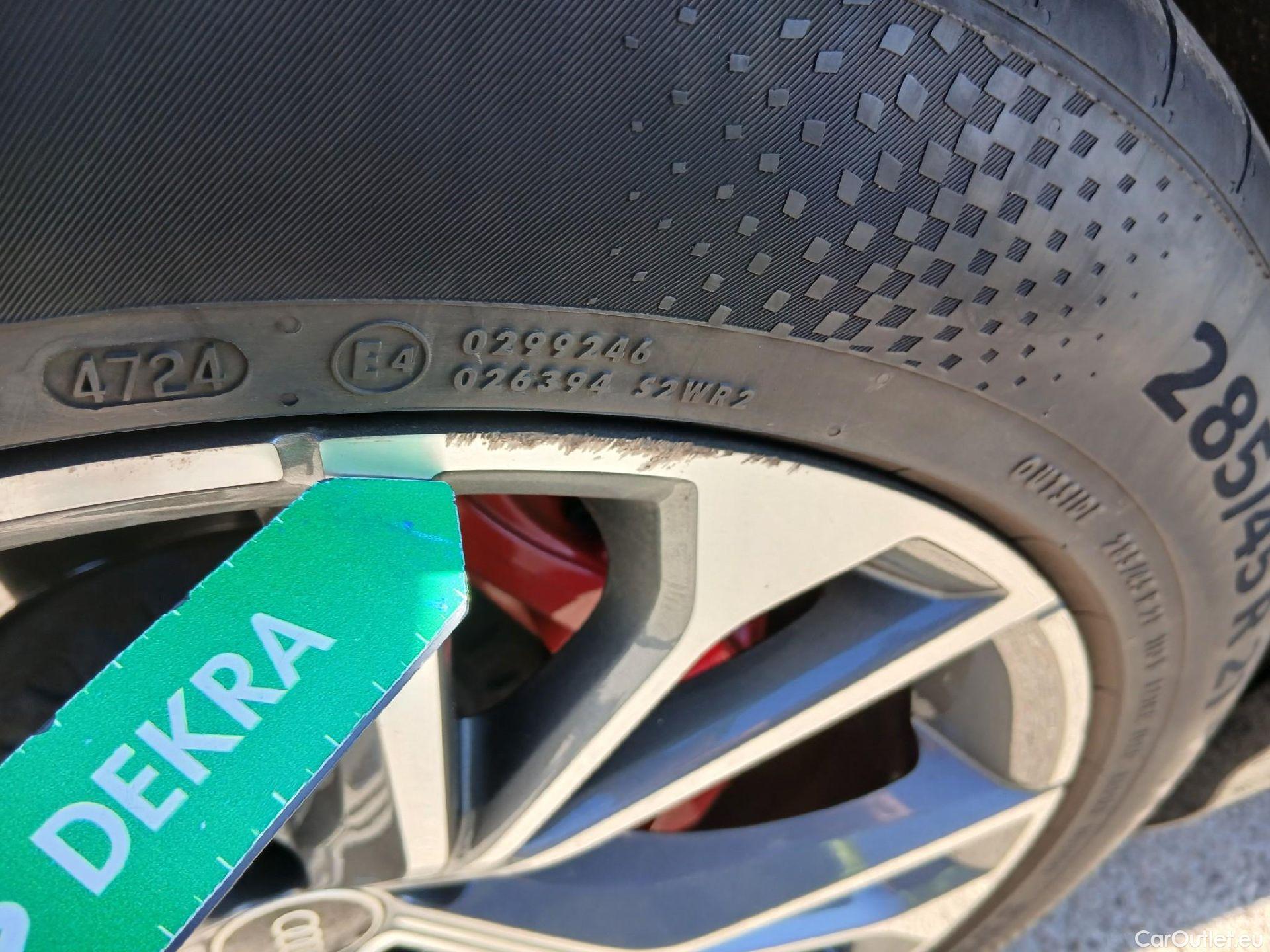  Audi  Q8 AUDI  / 2018 / 5P / todoterreno 55 TFSIe S Line 280kW quattro tiptronic #11