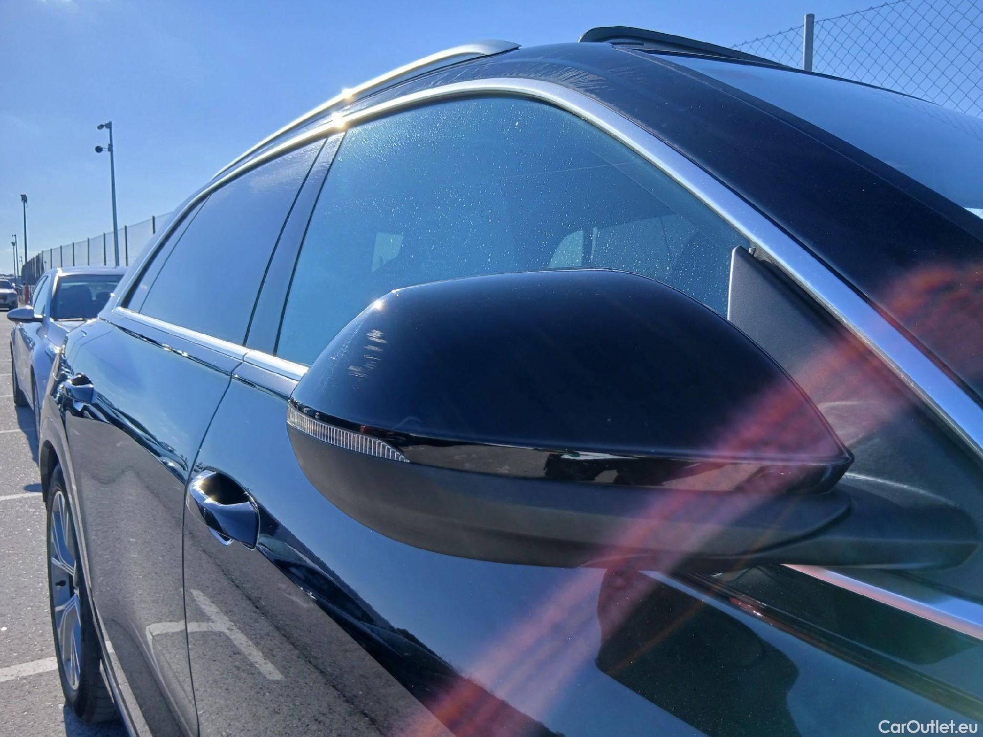  Audi  Q8 AUDI  / 2018 / 5P / todoterreno 55 TFSIe S Line 280kW quattro tiptronic #55