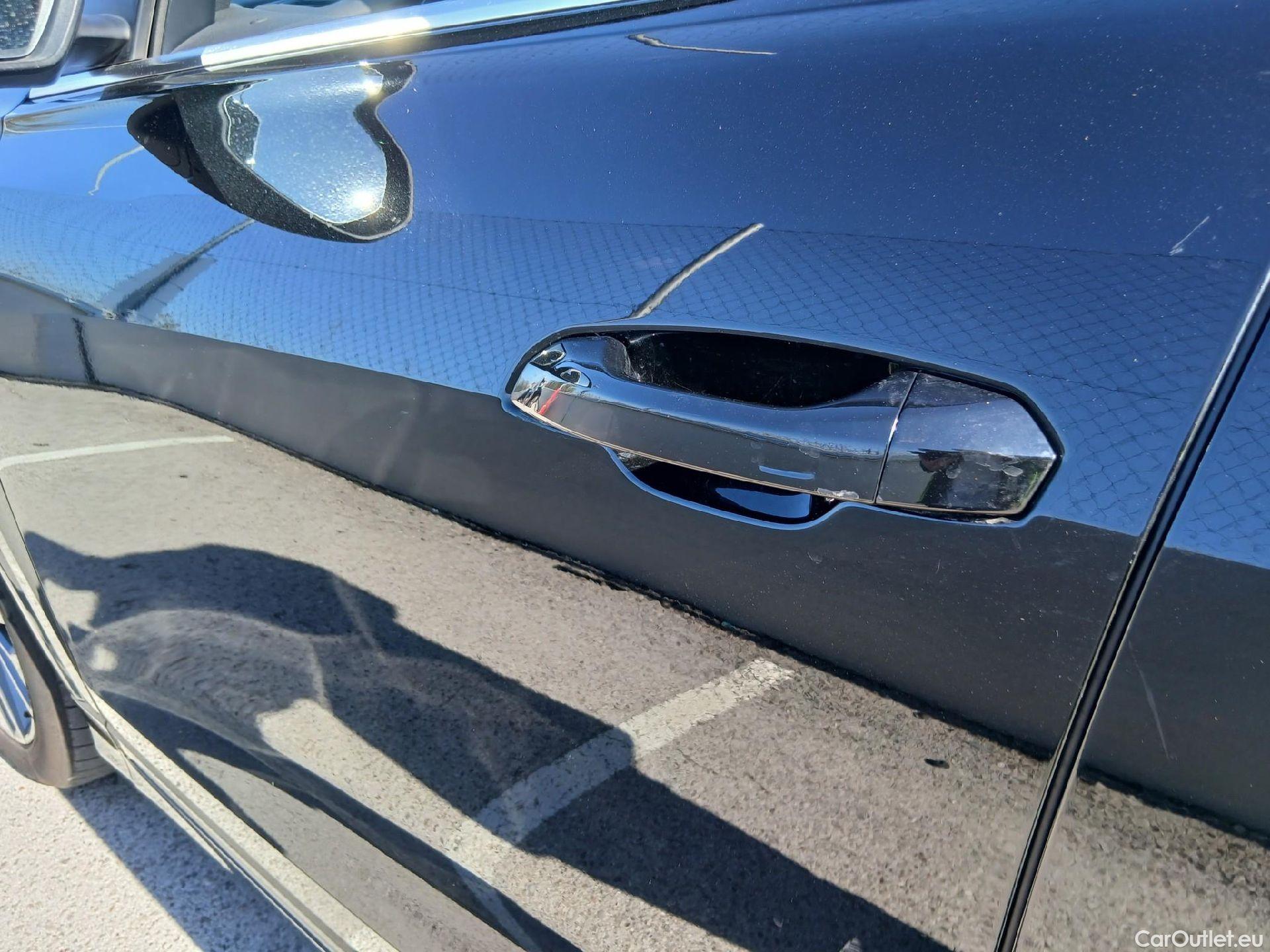  Audi  Q8 AUDI  / 2018 / 5P / todoterreno 55 TFSIe S Line 280kW quattro tiptronic #17