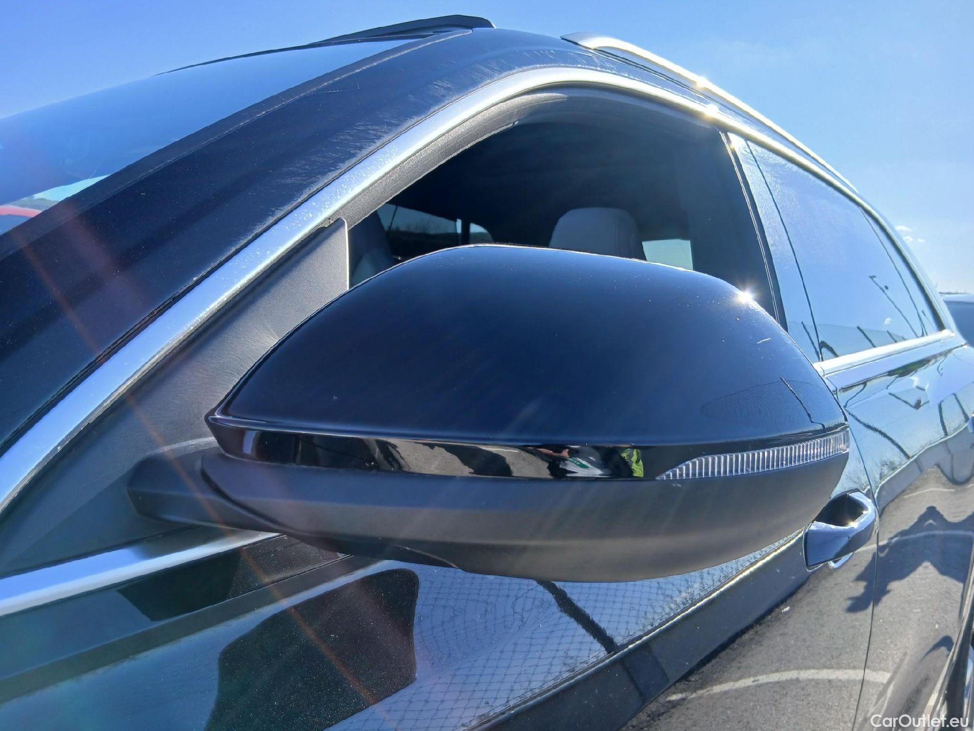  Audi  Q8 AUDI  / 2018 / 5P / todoterreno 55 TFSIe S Line 280kW quattro tiptronic #16