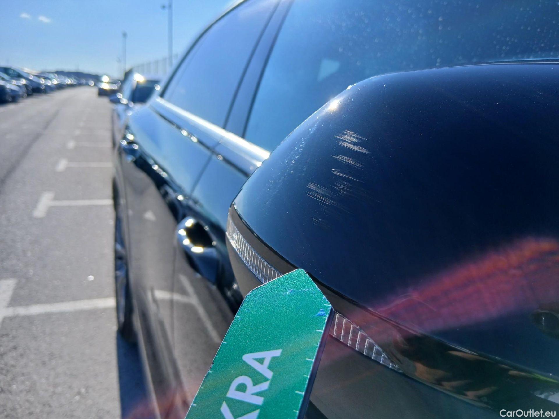  Audi  Q8 AUDI  / 2018 / 5P / todoterreno 55 TFSIe S Line 280kW quattro tiptronic #54