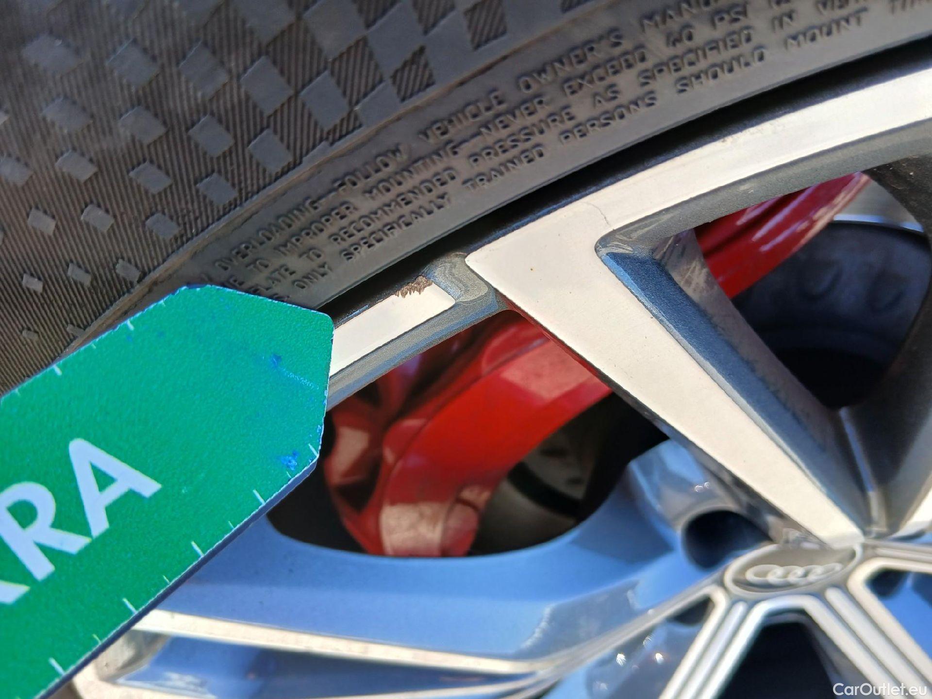  Audi  Q8 AUDI  / 2018 / 5P / todoterreno 55 TFSIe S Line 280kW quattro tiptronic #58