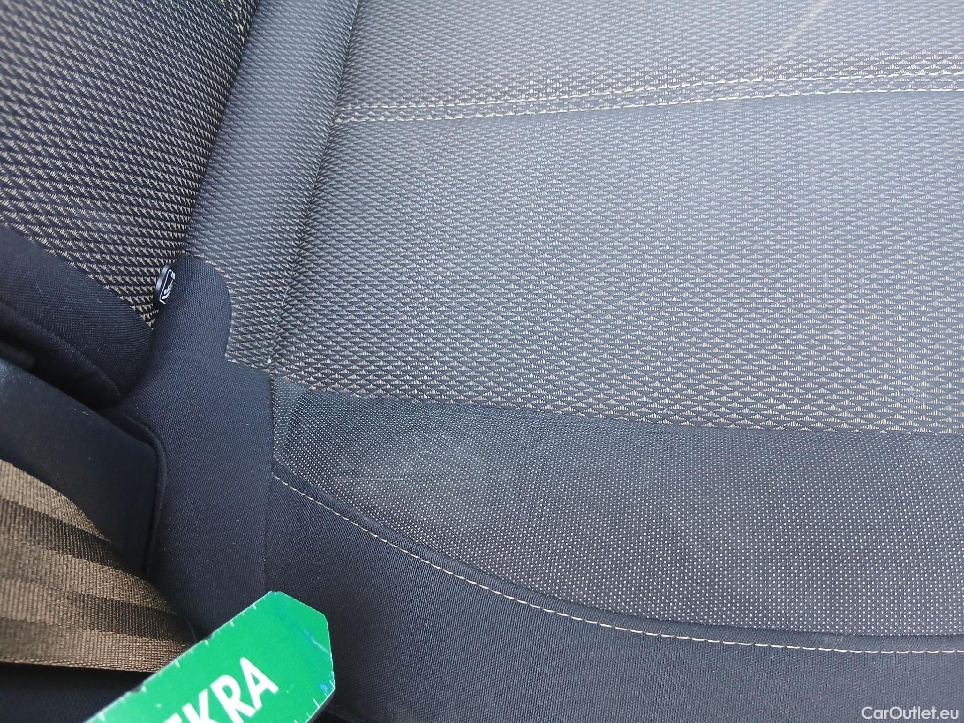  DS  DS7 DS DS 7 Crossback / 2017 / 5P / todoterreno BlueHDi DE 96kW (130CV) Auto.BE CHIC (AC) #17