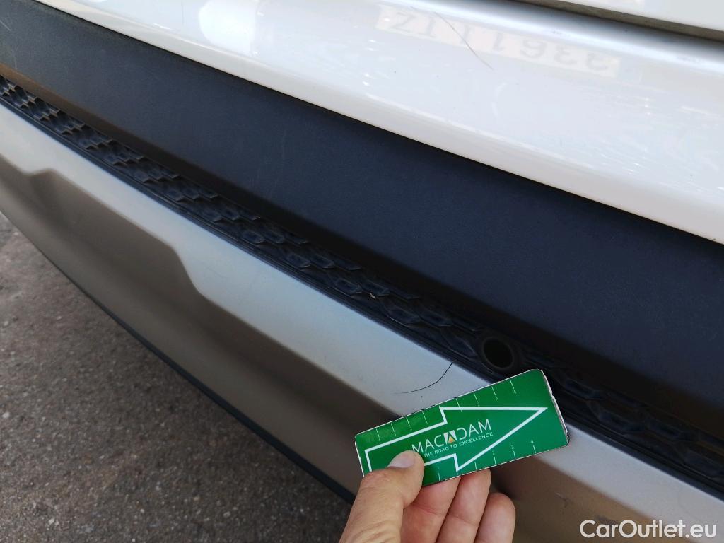  Hyundai  Santa Fe HYUNDAI  / 2018 / 5P / todoterreno 2.2 CRDi Style Auto 4x4 SR #3