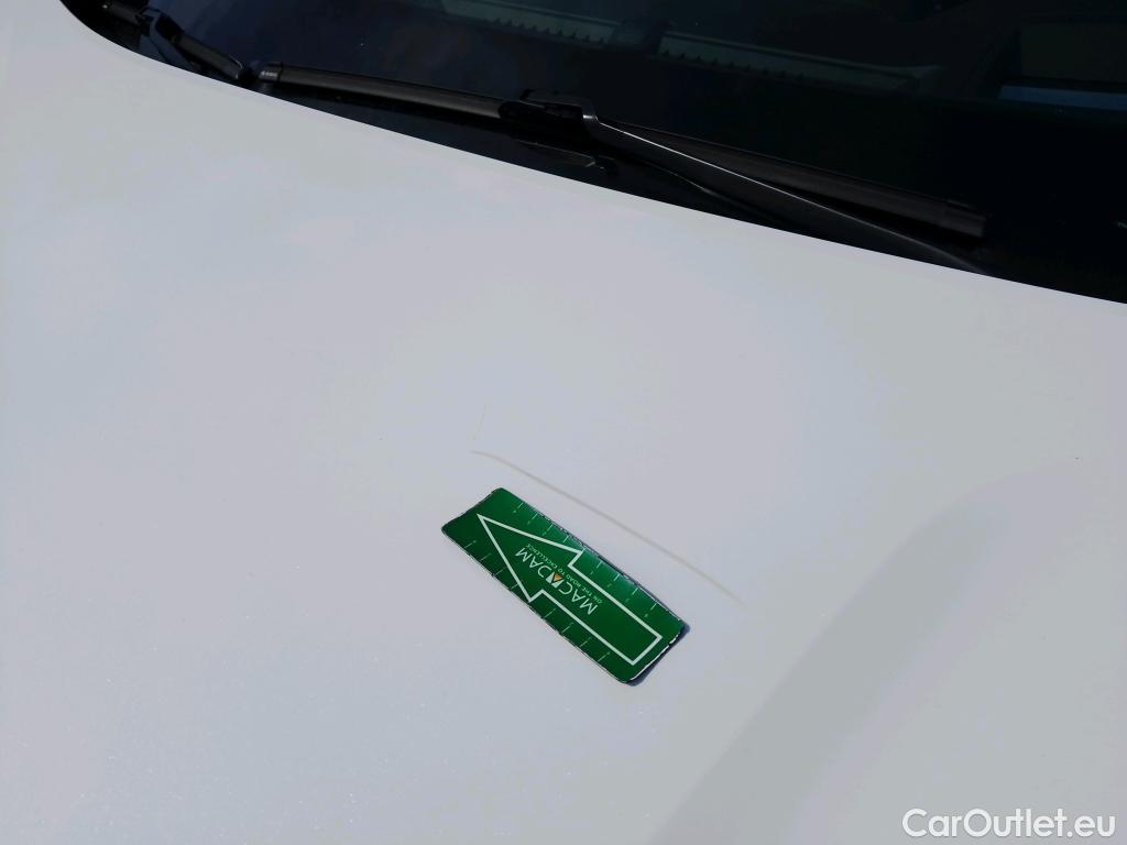  Hyundai  Santa Fe HYUNDAI  / 2018 / 5P / todoterreno 2.2 CRDi Style Auto 4x4 SR #21