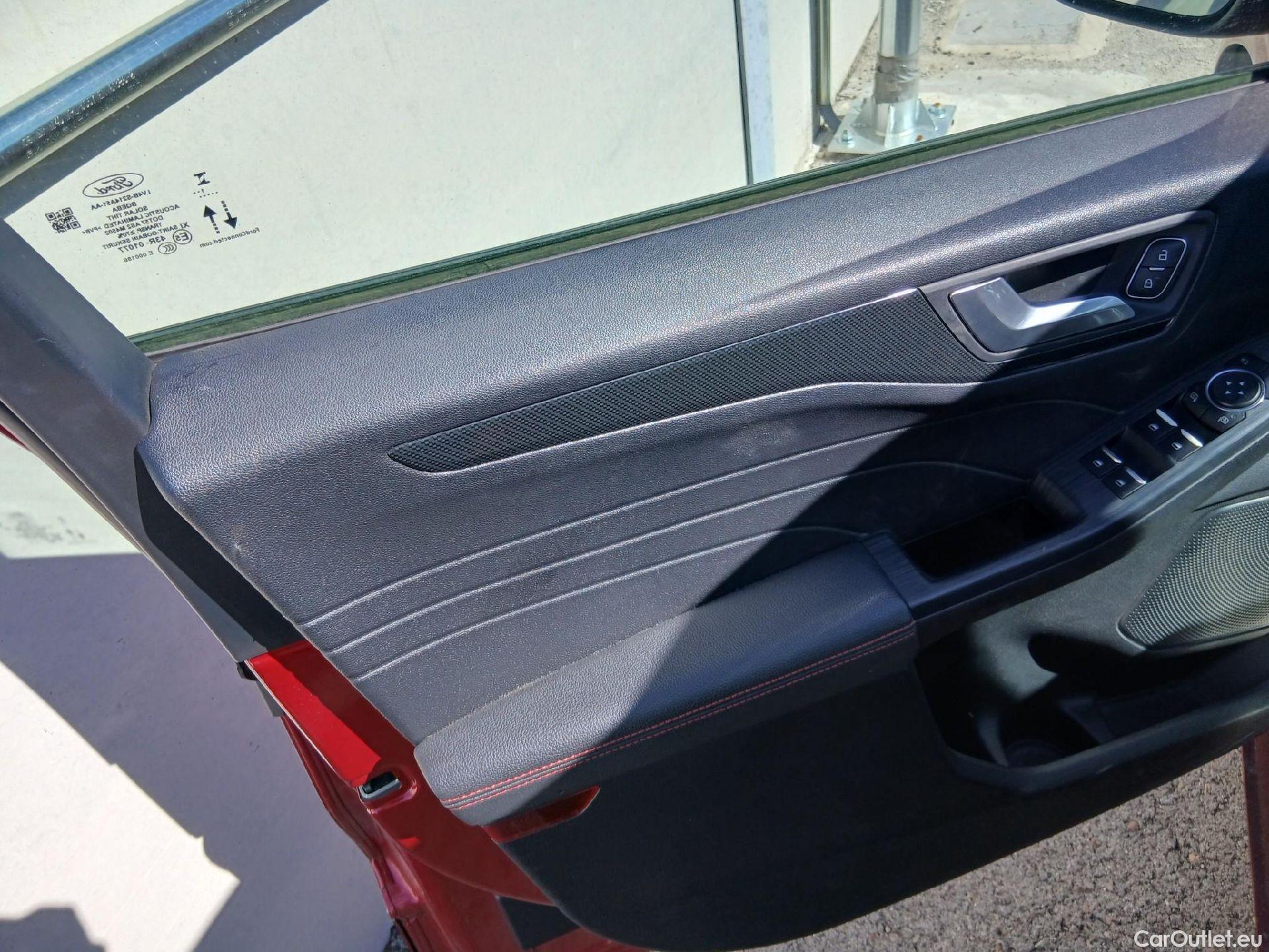  Ford  Kuga FORD  / 2019 / 5P / todoterreno ST-Line X 2.5 Duratec FHEV Auto #29