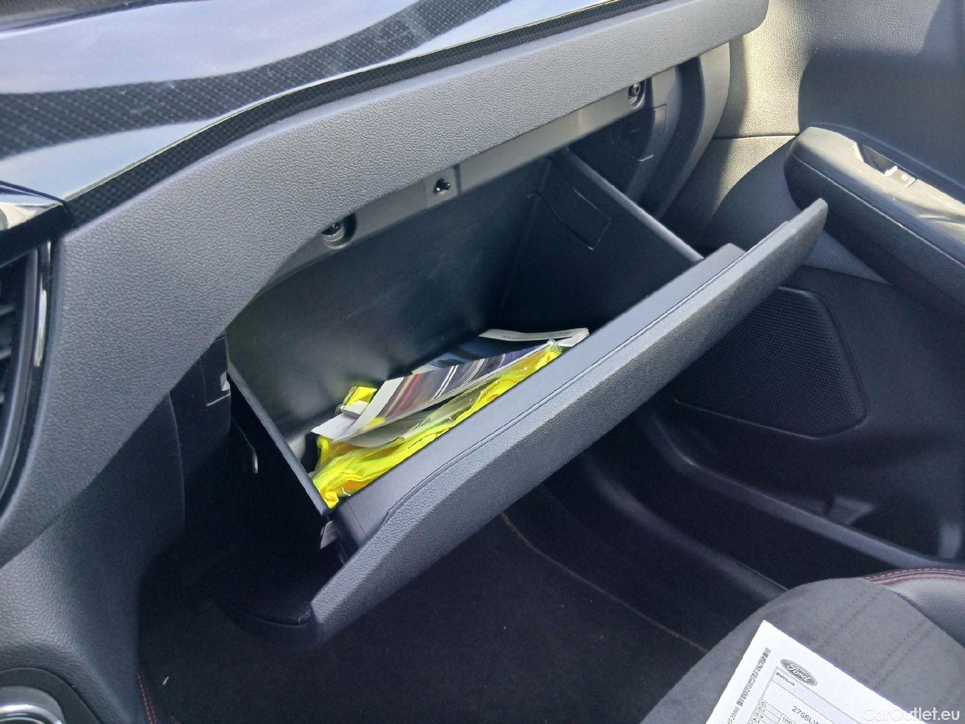  Ford  Kuga FORD  / 2019 / 5P / todoterreno ST-Line X 2.5 Duratec FHEV Auto #1