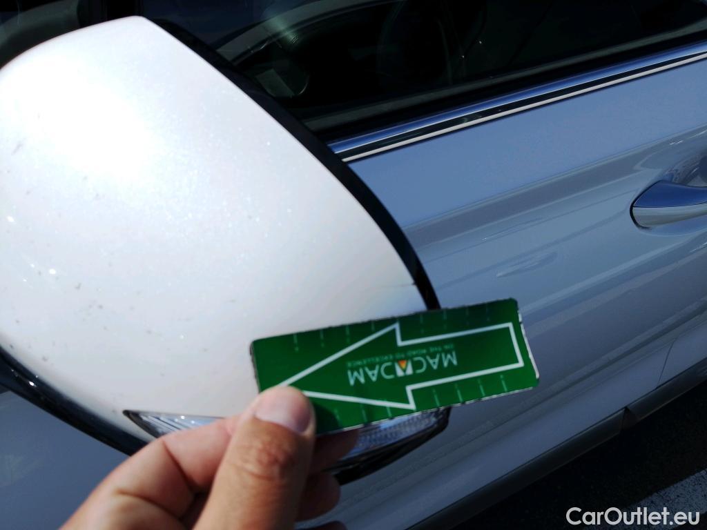  Hyundai  Santa Fe HYUNDAI  / 2018 / 5P / todoterreno 2.2 CRDi Style Auto 4x4 SR #17