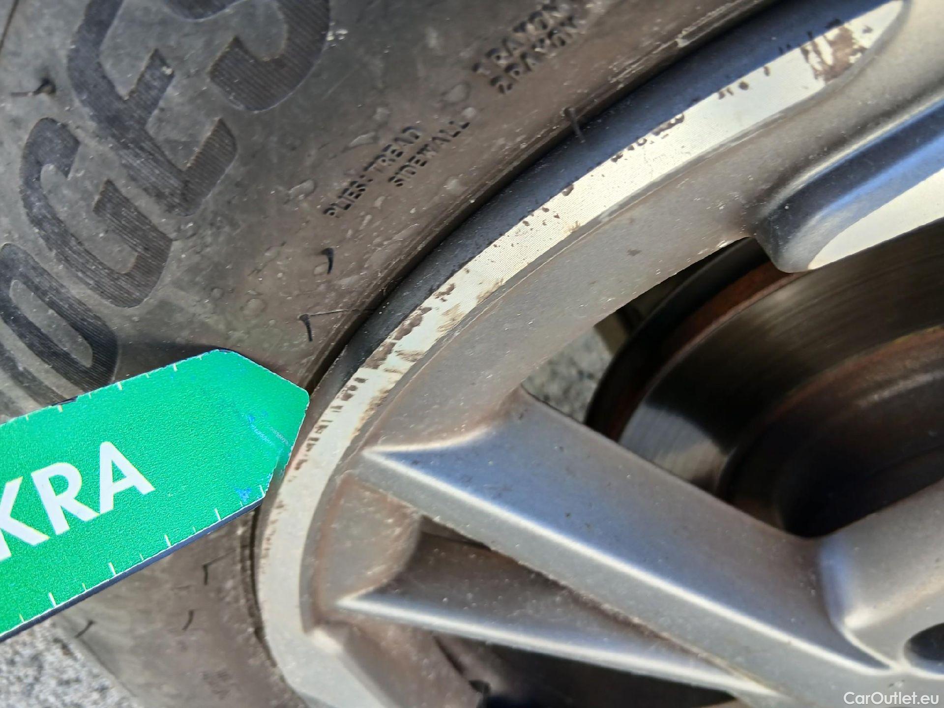  DS  DS7 DS DS 7 Crossback / 2017 / 5P / todoterreno BlueHDi DE 96kW (130CV) Auto.BE CHIC (AC) #35