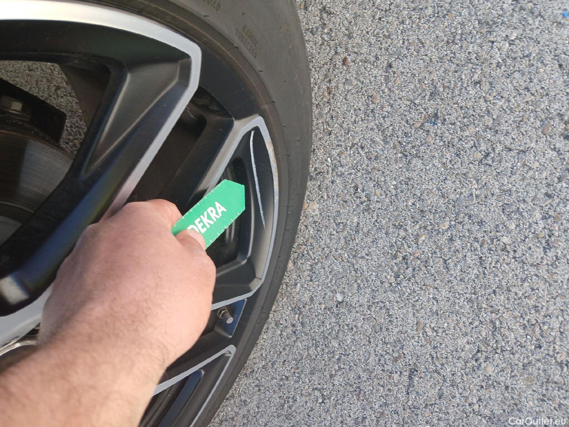  Mercedes  G-Klasee MERCEDES-BENZ GLE / 2018 / 5P / todoterreno AMG GLE 53 4MATIC+ #28