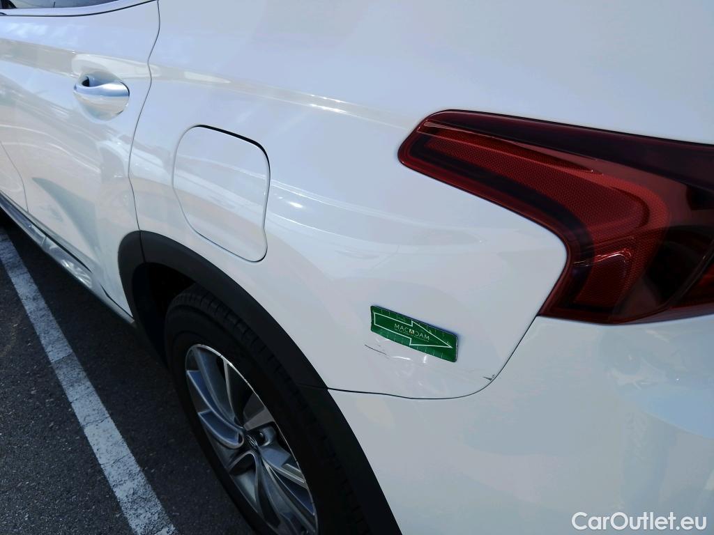  Hyundai  Santa Fe HYUNDAI  / 2018 / 5P / todoterreno 2.2 CRDi Style Auto 4x4 SR #6