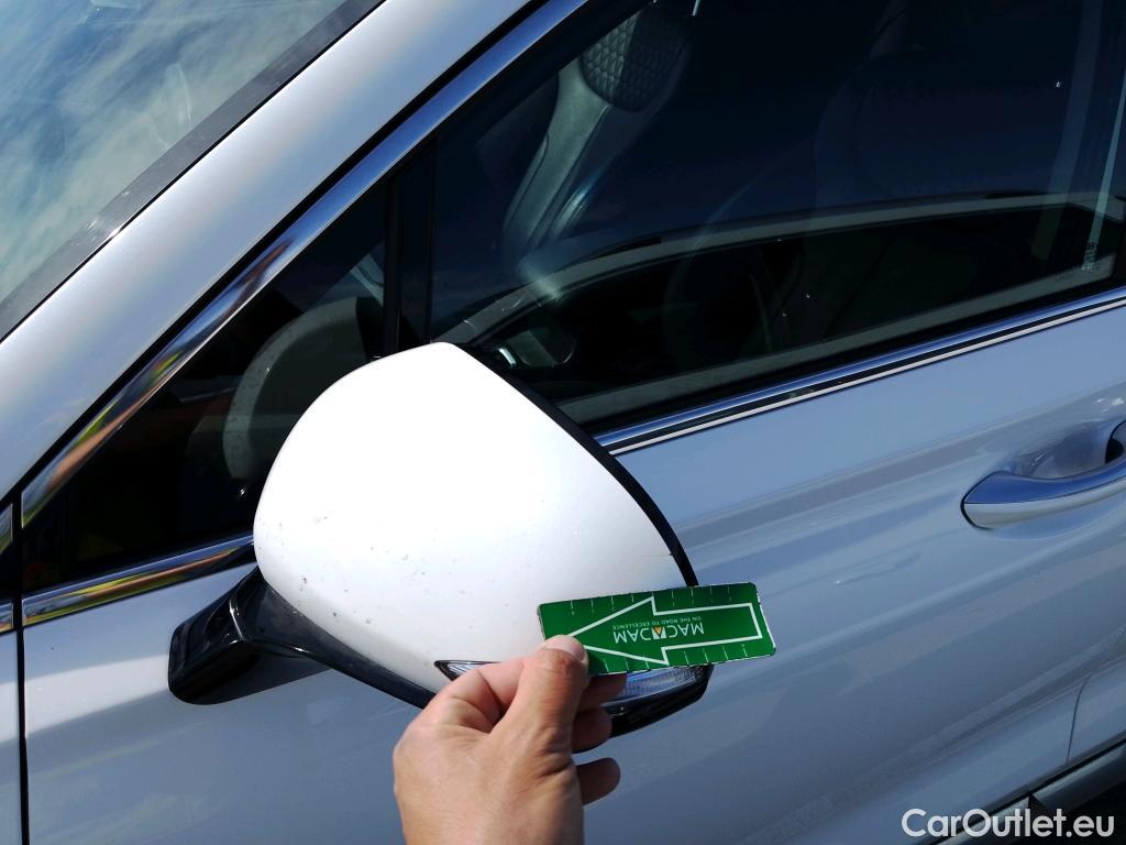  Hyundai  Santa Fe HYUNDAI  / 2018 / 5P / todoterreno 2.2 CRDi Style Auto 4x4 SR #16