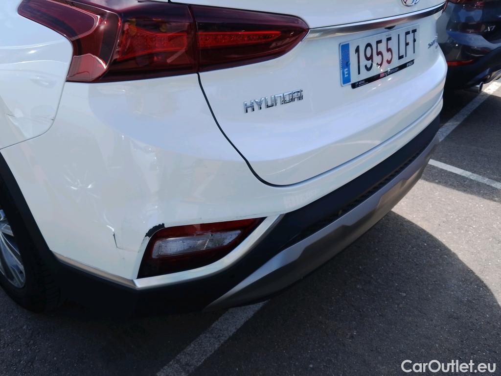  Hyundai  Santa Fe HYUNDAI  / 2018 / 5P / todoterreno 2.2 CRDi Style Auto 4x4 SR #8