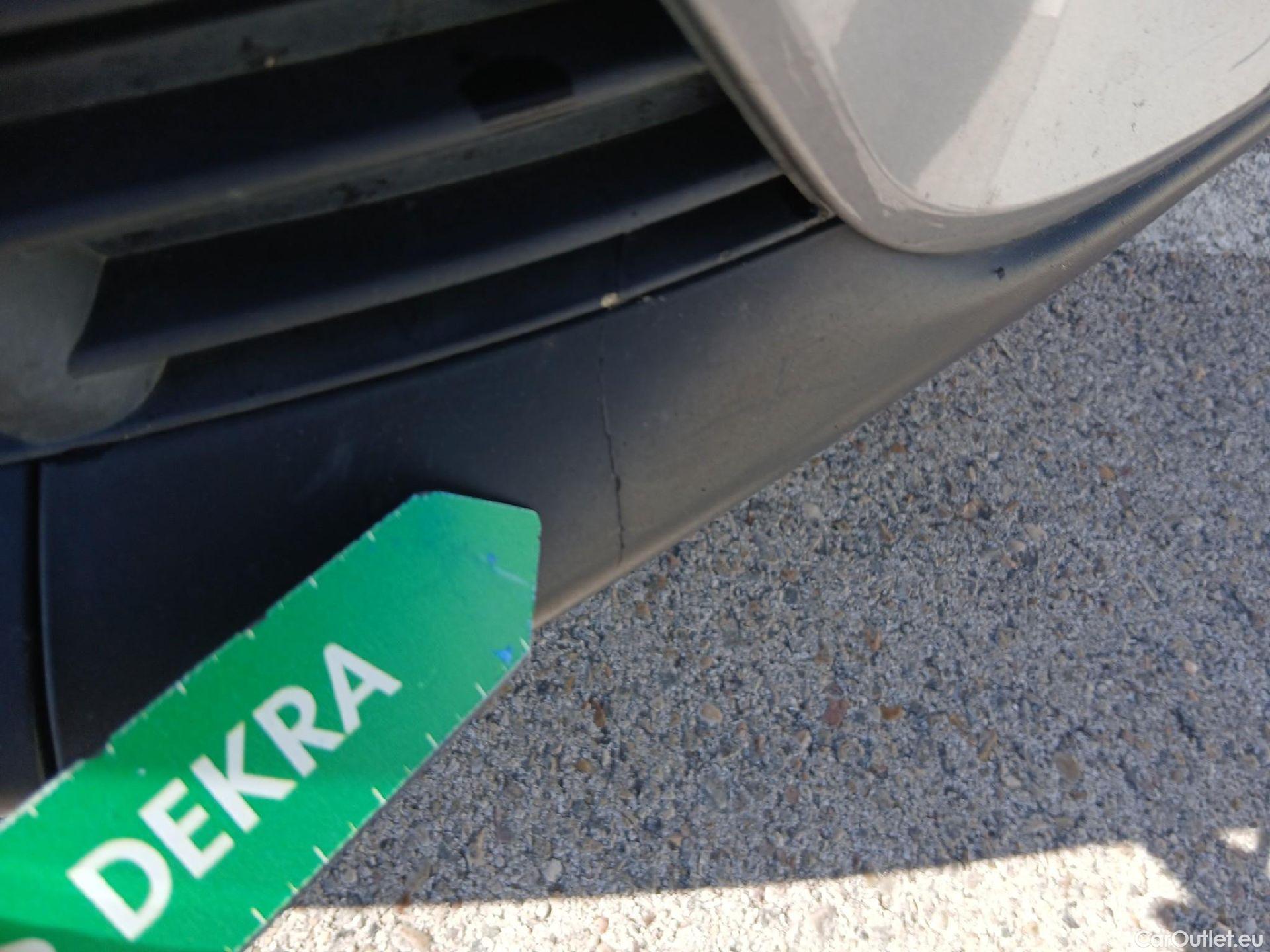  DS  DS7 DS DS 7 Crossback / 2017 / 5P / todoterreno BlueHDi DE 96kW (130CV) Auto.BE CHIC (AC) #9