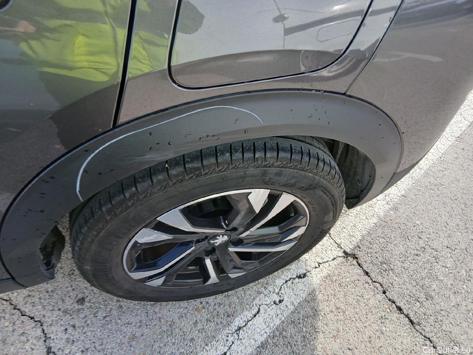  Peugeot  2008 PEUGEOT  / 2019 / 5P / todoterreno Allure Pack Puretech 130 S&S EAT8 (AC2) #22