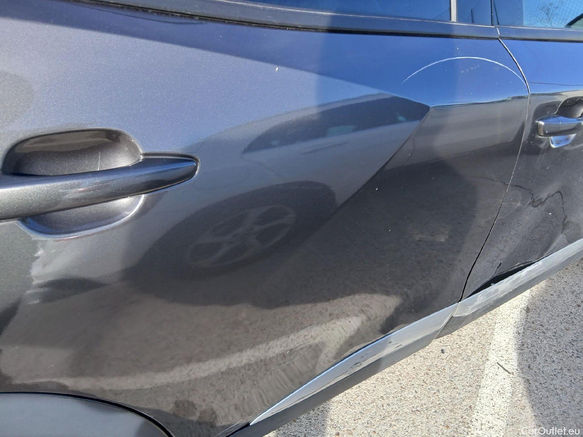  Peugeot  2008 PEUGEOT  / 2019 / 5P / todoterreno Allure Pack Puretech 130 S&S EAT8 (AC2) #31