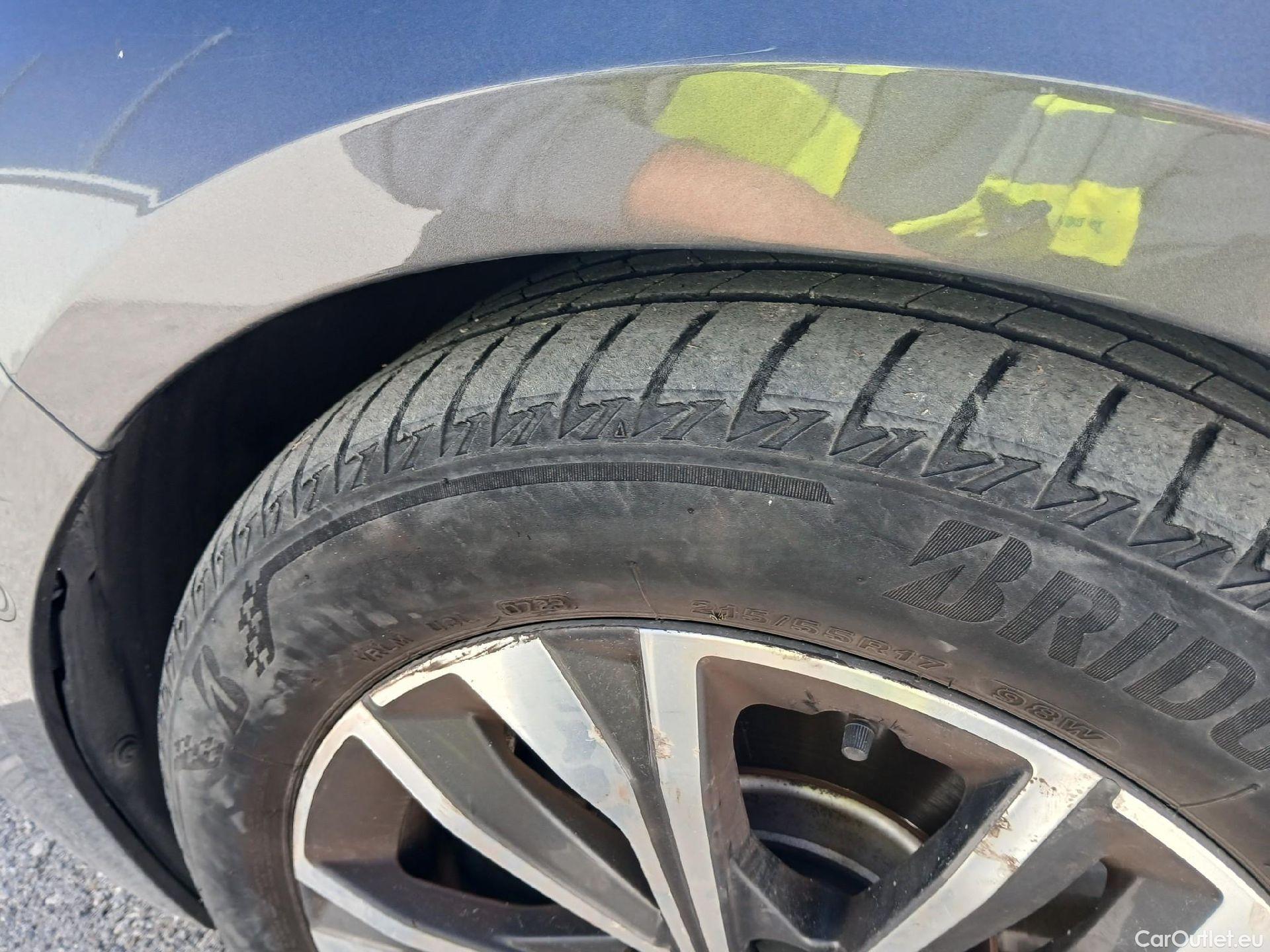  Peugeot  508 PEUGEOT  Hybrid / 2018 / 5P / berlina con portón 5P Allure HYBRID 225 e-EAT8 #3