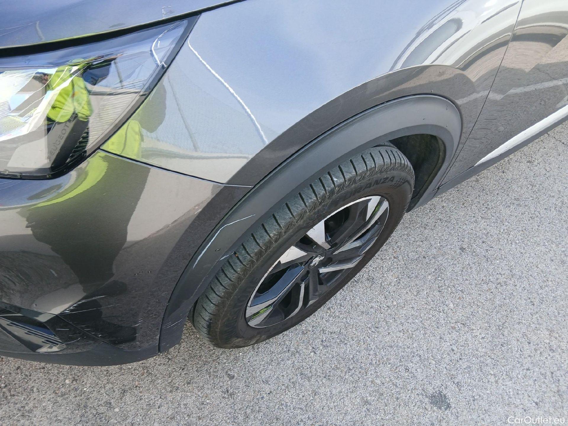  Peugeot  2008 PEUGEOT  / 2019 / 5P / todoterreno Allure Pack Puretech 130 S&S EAT8 (AC2) #14