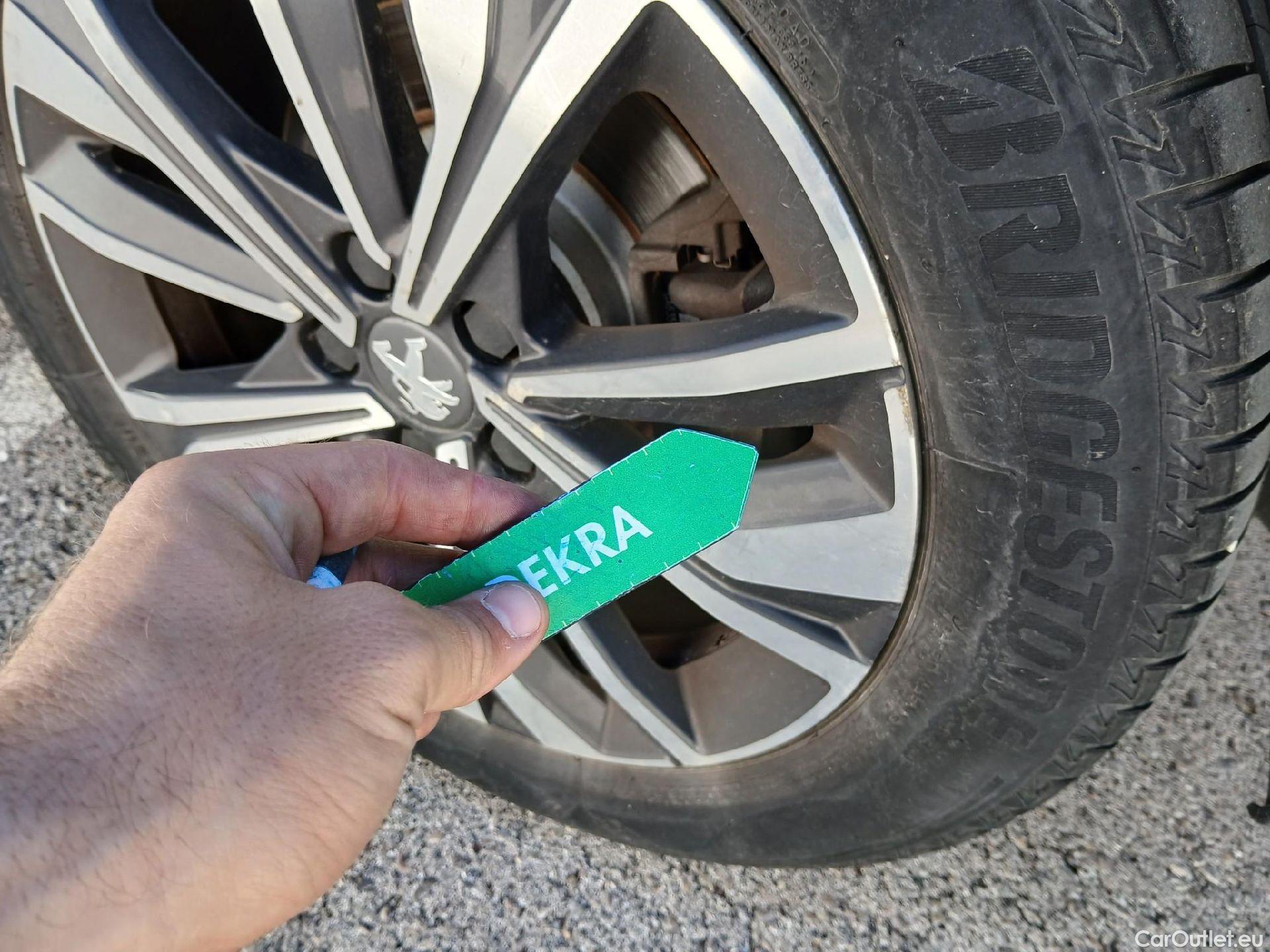  Peugeot  508 PEUGEOT  Hybrid / 2018 / 5P / berlina con portón 5P Allure HYBRID 225 e-EAT8 #16