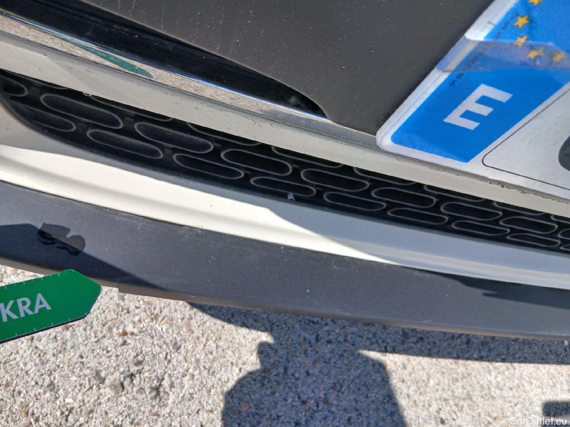  Mini  Cooper MINI MINI / 2014 / 5P / berlina con portón ONE 5 PUERTAS (CX) #28