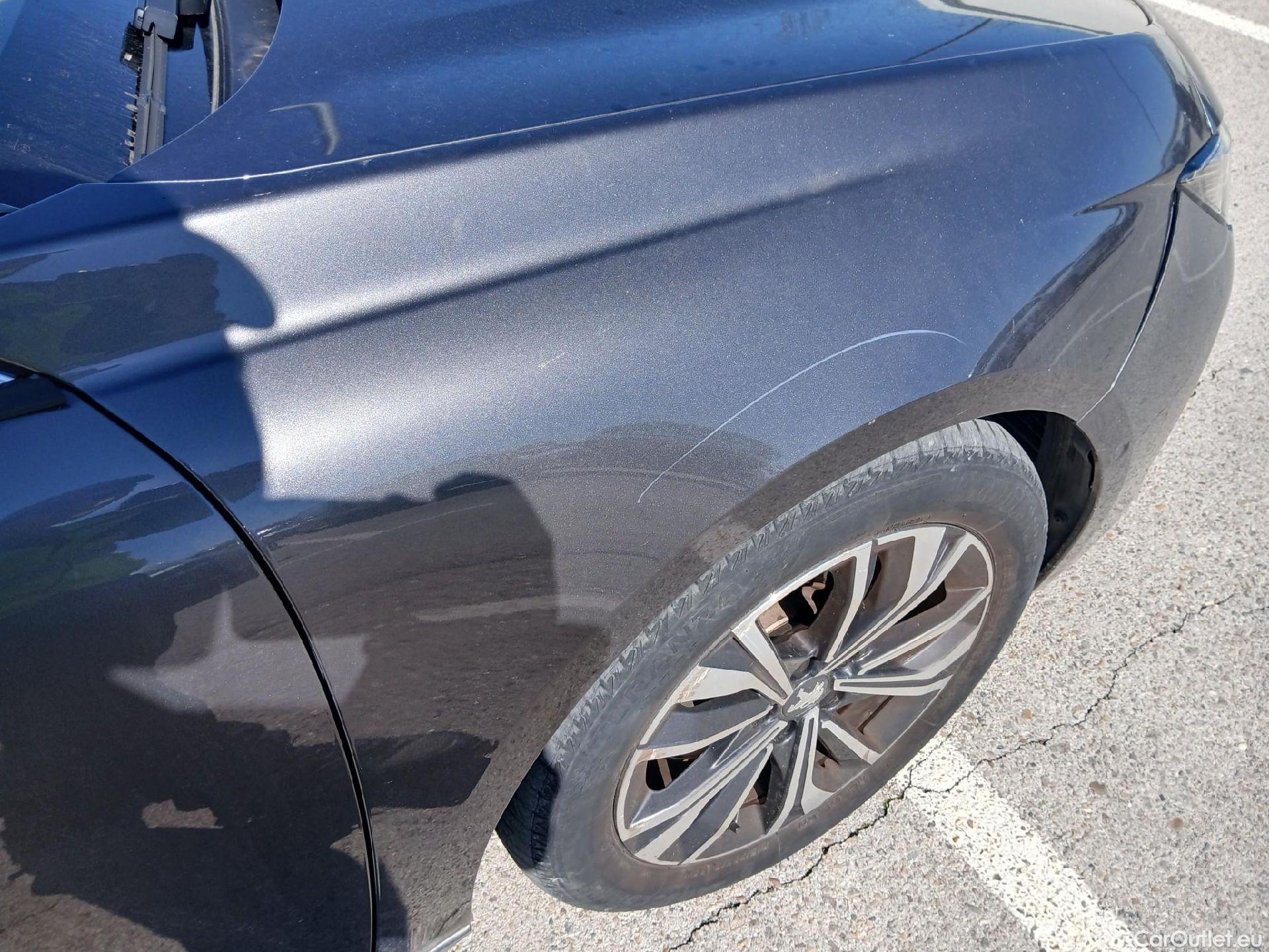  Peugeot  508 PEUGEOT  Hybrid / 2018 / 5P / berlina con portón 5P Allure HYBRID 225 e-EAT8 #32