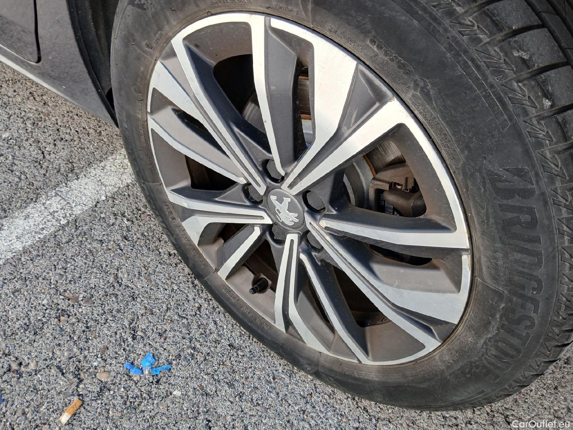  Peugeot  508 PEUGEOT  Hybrid / 2018 / 5P / berlina con portón 5P Allure HYBRID 225 e-EAT8 #17