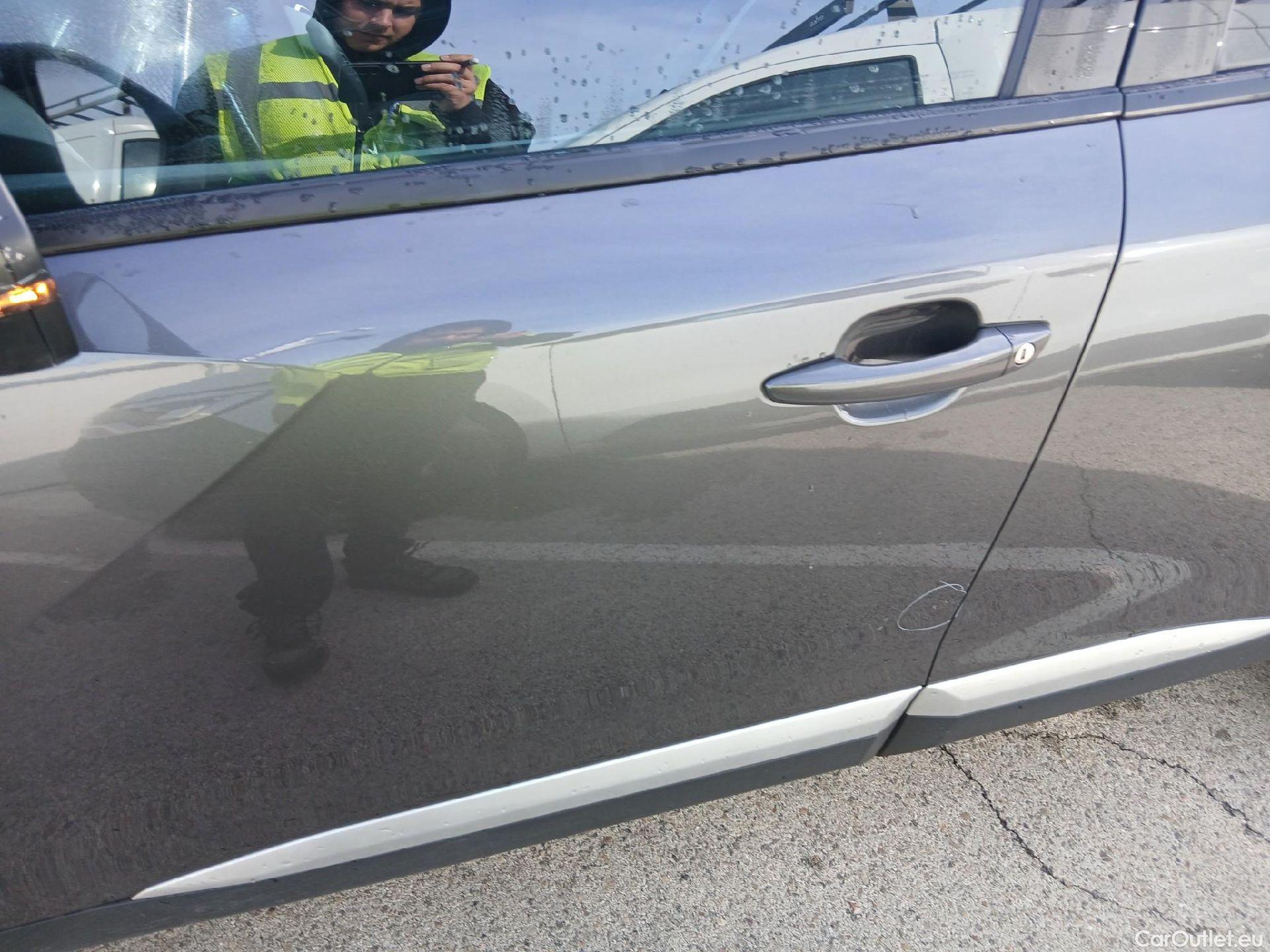  Peugeot  2008 PEUGEOT  / 2019 / 5P / todoterreno Allure Pack Puretech 130 S&S EAT8 (AC2) #20