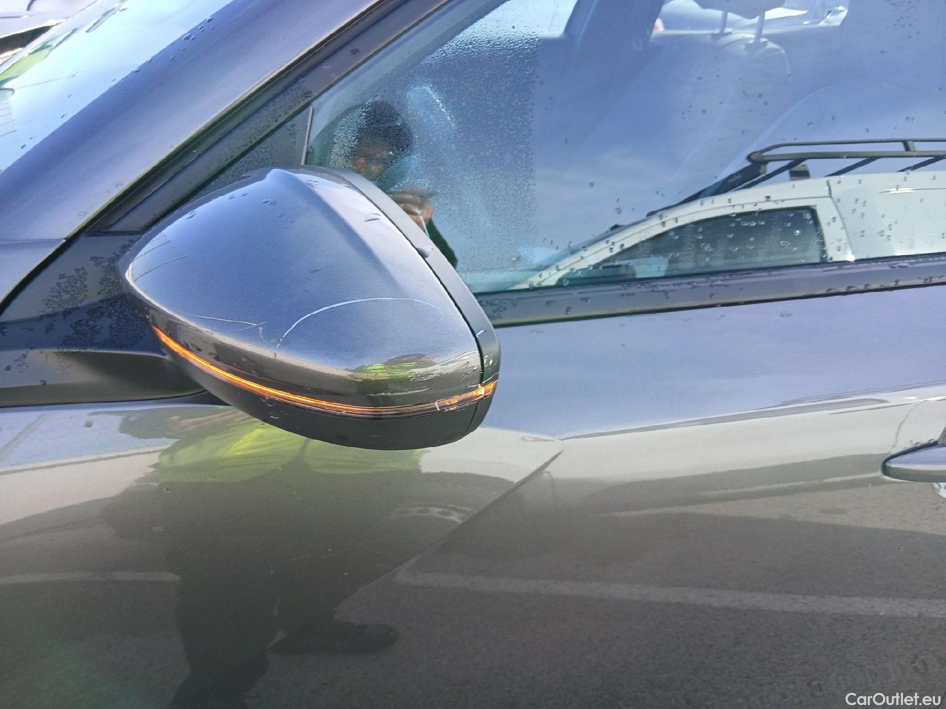  Peugeot  2008 PEUGEOT  / 2019 / 5P / todoterreno Allure Pack Puretech 130 S&S EAT8 (AC2) #18