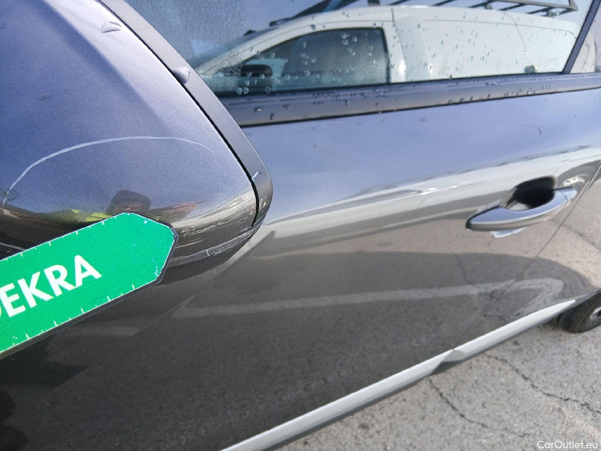  Peugeot  2008 PEUGEOT  / 2019 / 5P / todoterreno Allure Pack Puretech 130 S&S EAT8 (AC2) #16