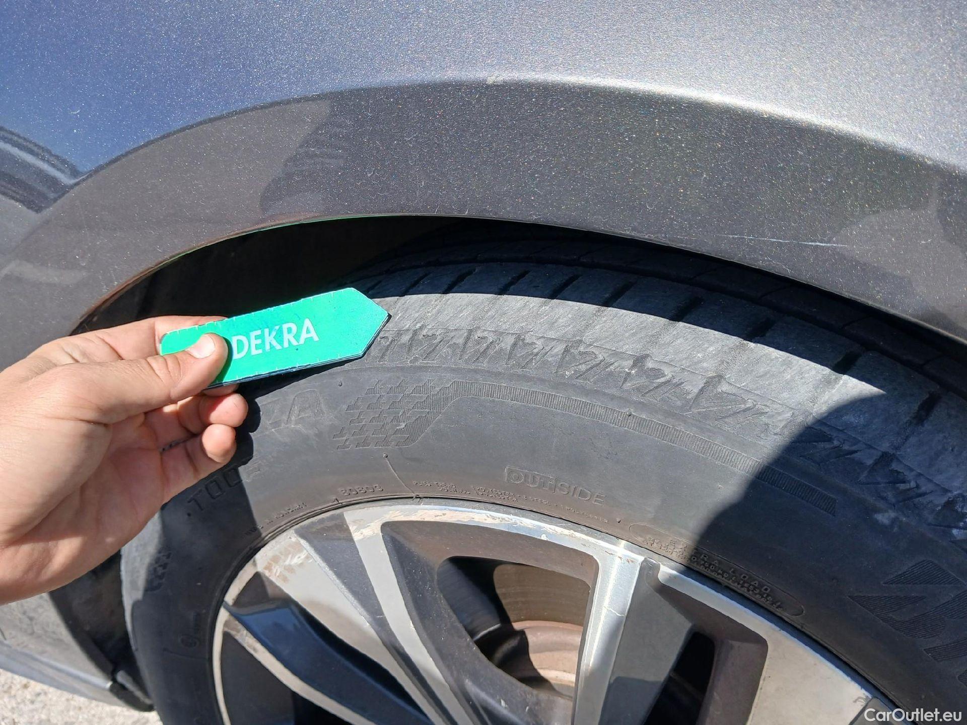  Peugeot  508 PEUGEOT  Hybrid / 2018 / 5P / berlina con portón 5P Allure HYBRID 225 e-EAT8 #2