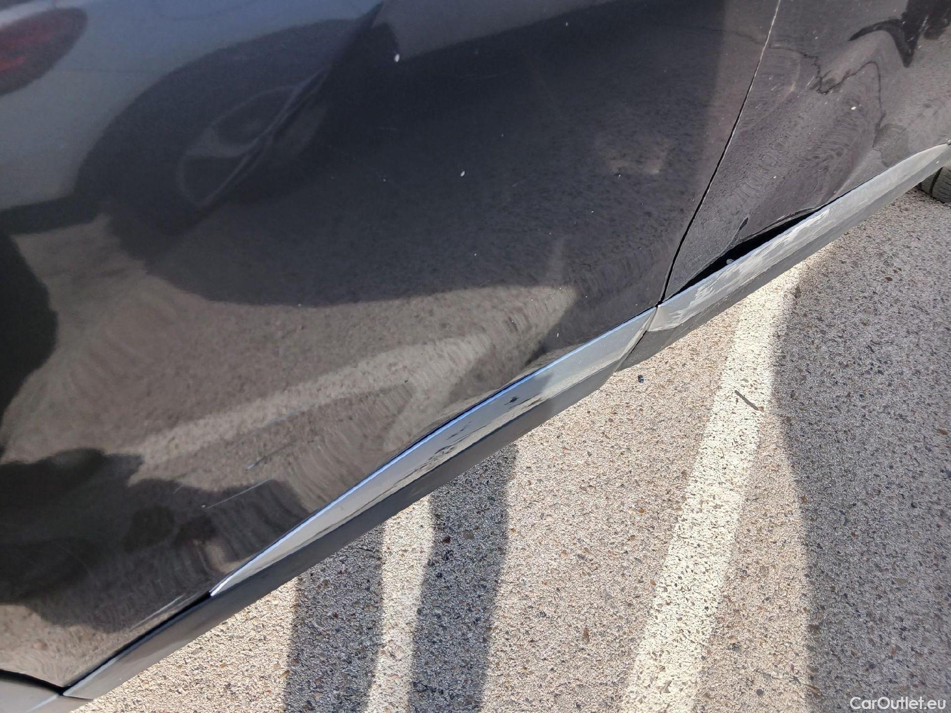  Peugeot  2008 PEUGEOT  / 2019 / 5P / todoterreno Allure Pack Puretech 130 S&S EAT8 (AC2) #34