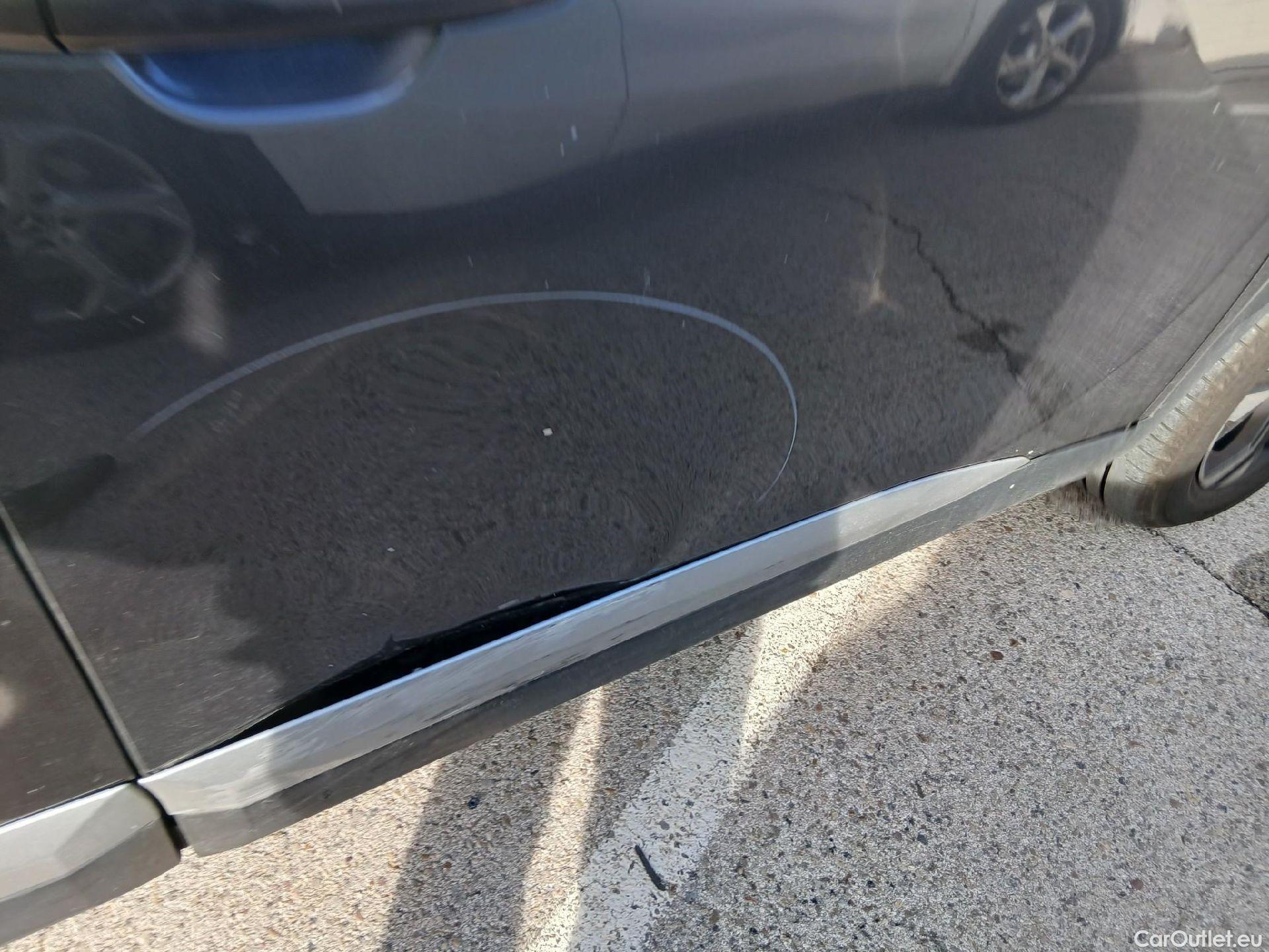  Peugeot  2008 PEUGEOT  / 2019 / 5P / todoterreno Allure Pack Puretech 130 S&S EAT8 (AC2) #40