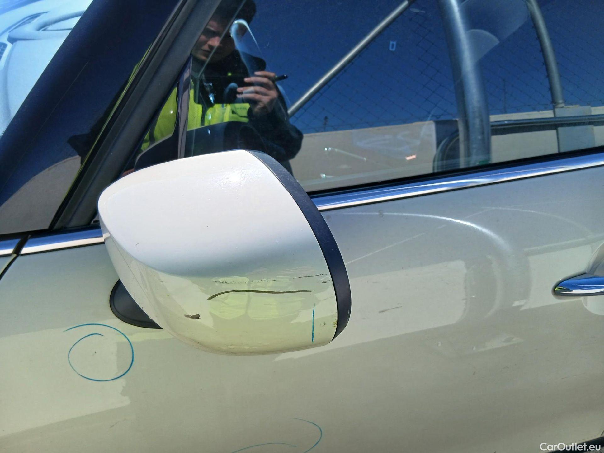  Mini  Cooper MINI MINI / 2014 / 5P / berlina con portón ONE 5 PUERTAS (CX) #32