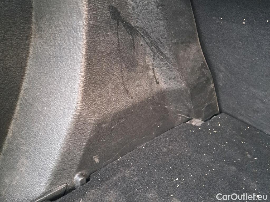  Peugeot  2008 PEUGEOT  / 2019 / 5P / todoterreno Allure BlueHDI 81kW (110CV) #22