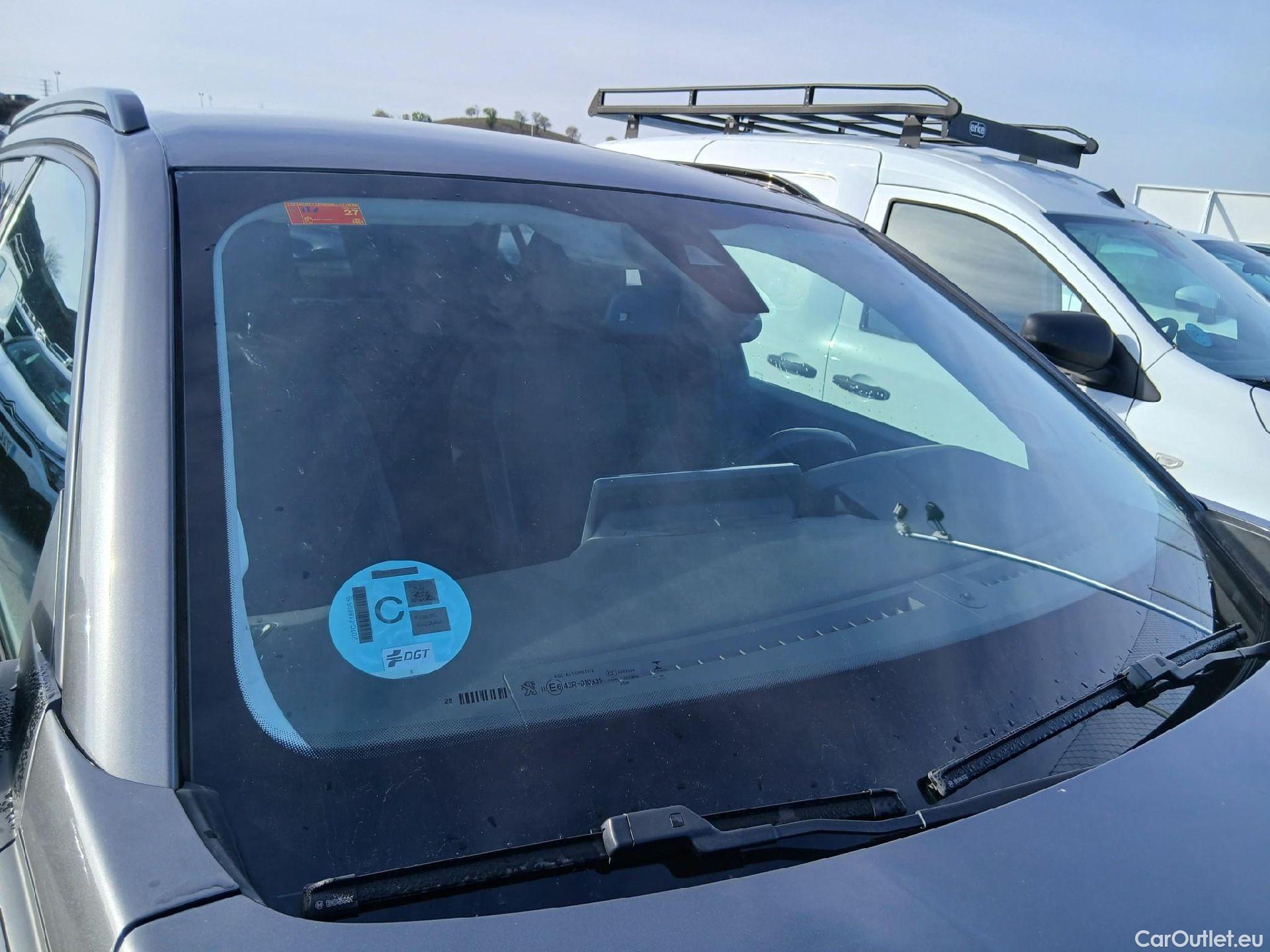  Peugeot  2008 PEUGEOT  / 2019 / 5P / todoterreno Allure Pack Puretech 130 S&S EAT8 (AC2) #4