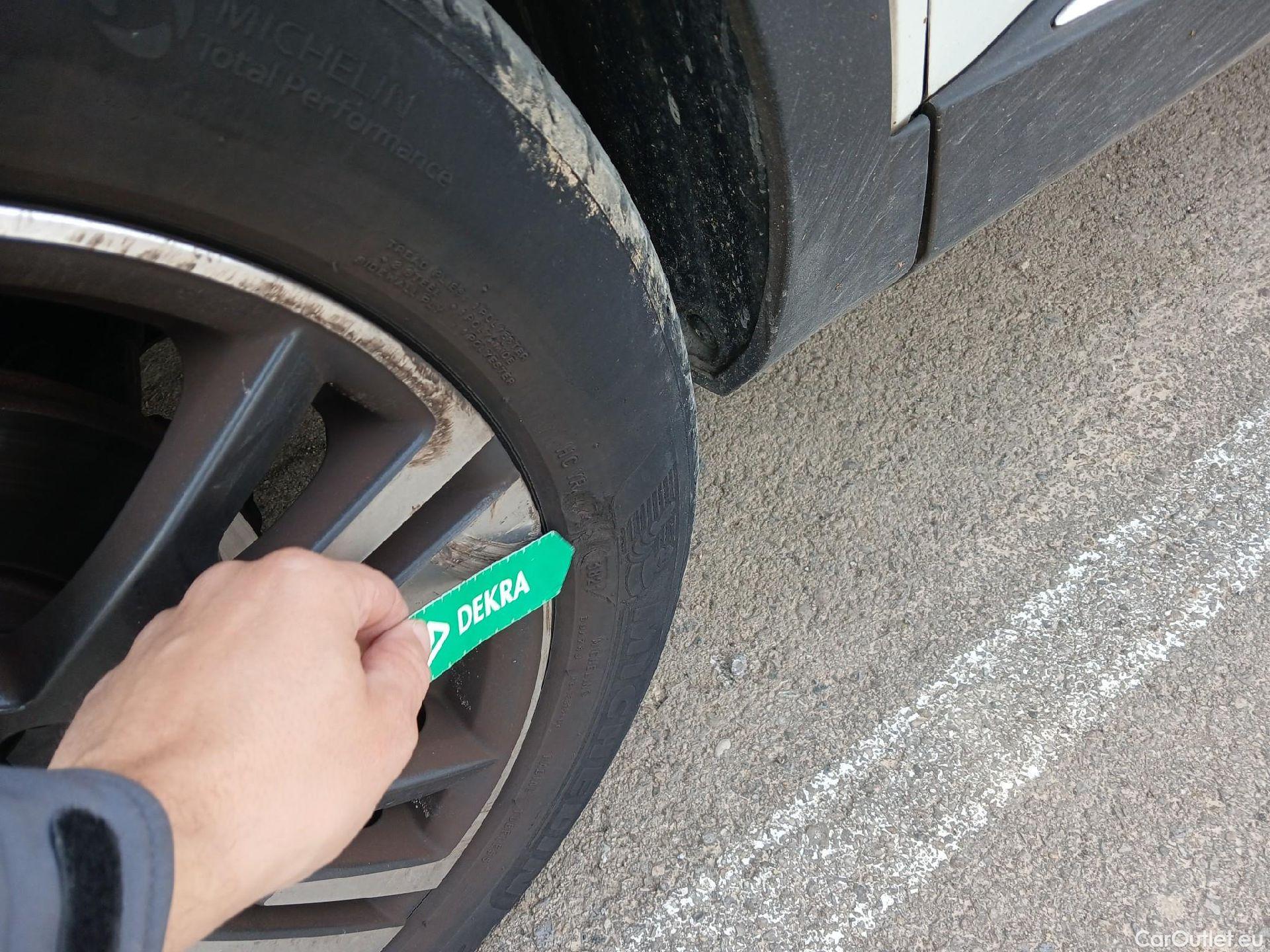  Peugeot  3008 PEUGEOT  / 2020 / 5P / todoterreno 1.5 BlueHDi 96kW S&S Allure Pack EAT8 #12