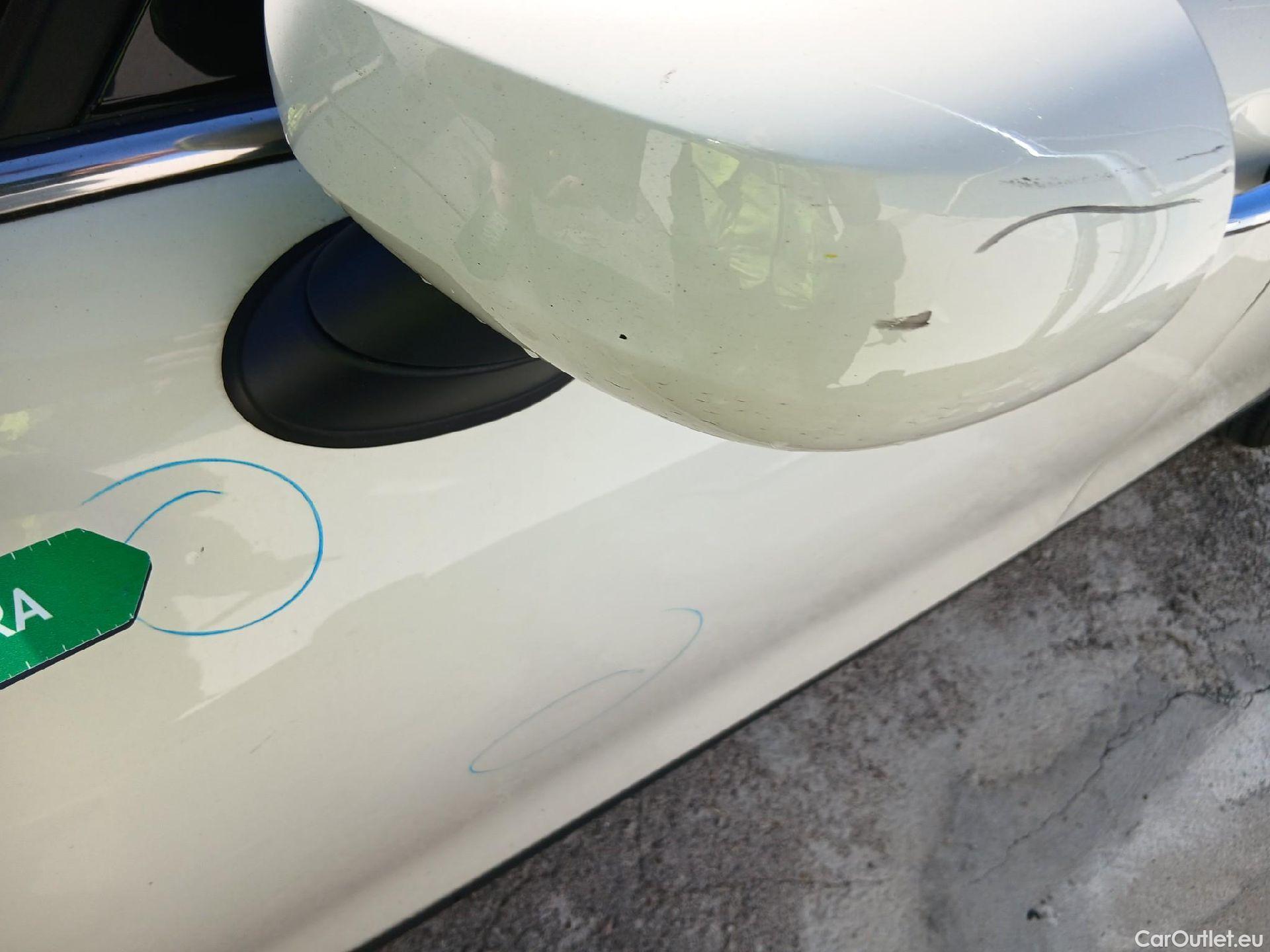  Mini  Cooper MINI MINI / 2014 / 5P / berlina con portón ONE 5 PUERTAS (CX) #31