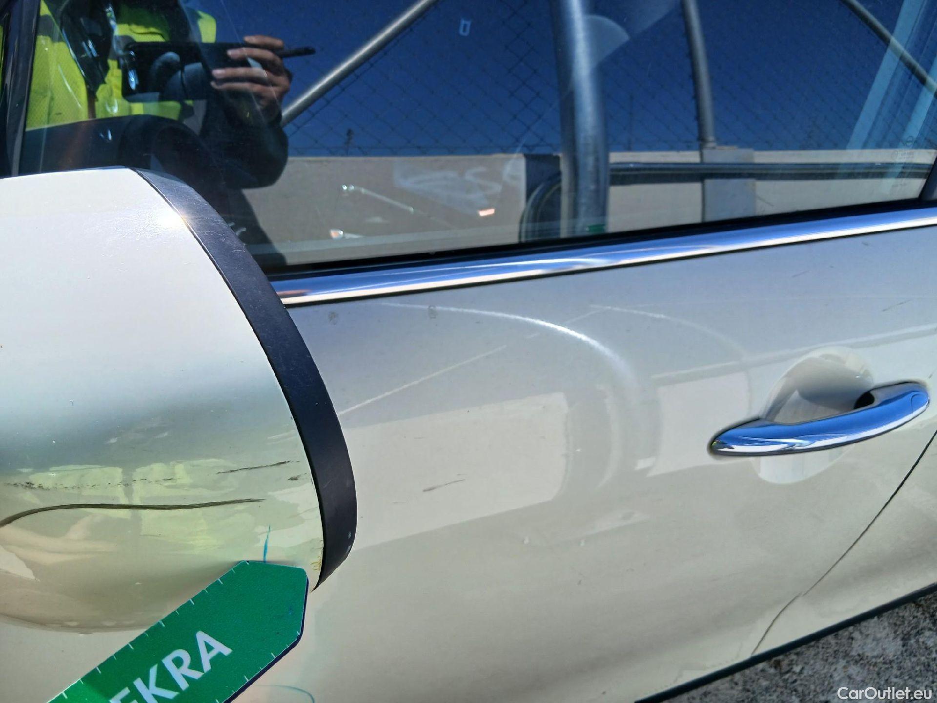  Mini  Cooper MINI MINI / 2014 / 5P / berlina con portón ONE 5 PUERTAS (CX) #33