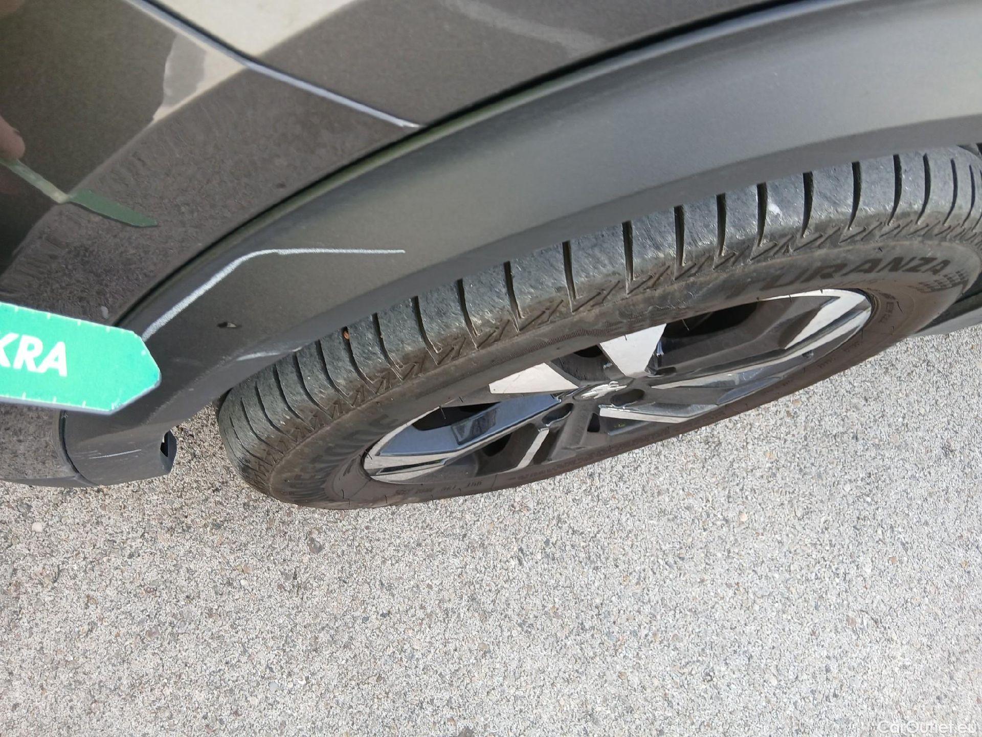  Peugeot  2008 PEUGEOT  / 2019 / 5P / todoterreno Allure Pack Puretech 130 S&S EAT8 (AC2) #13