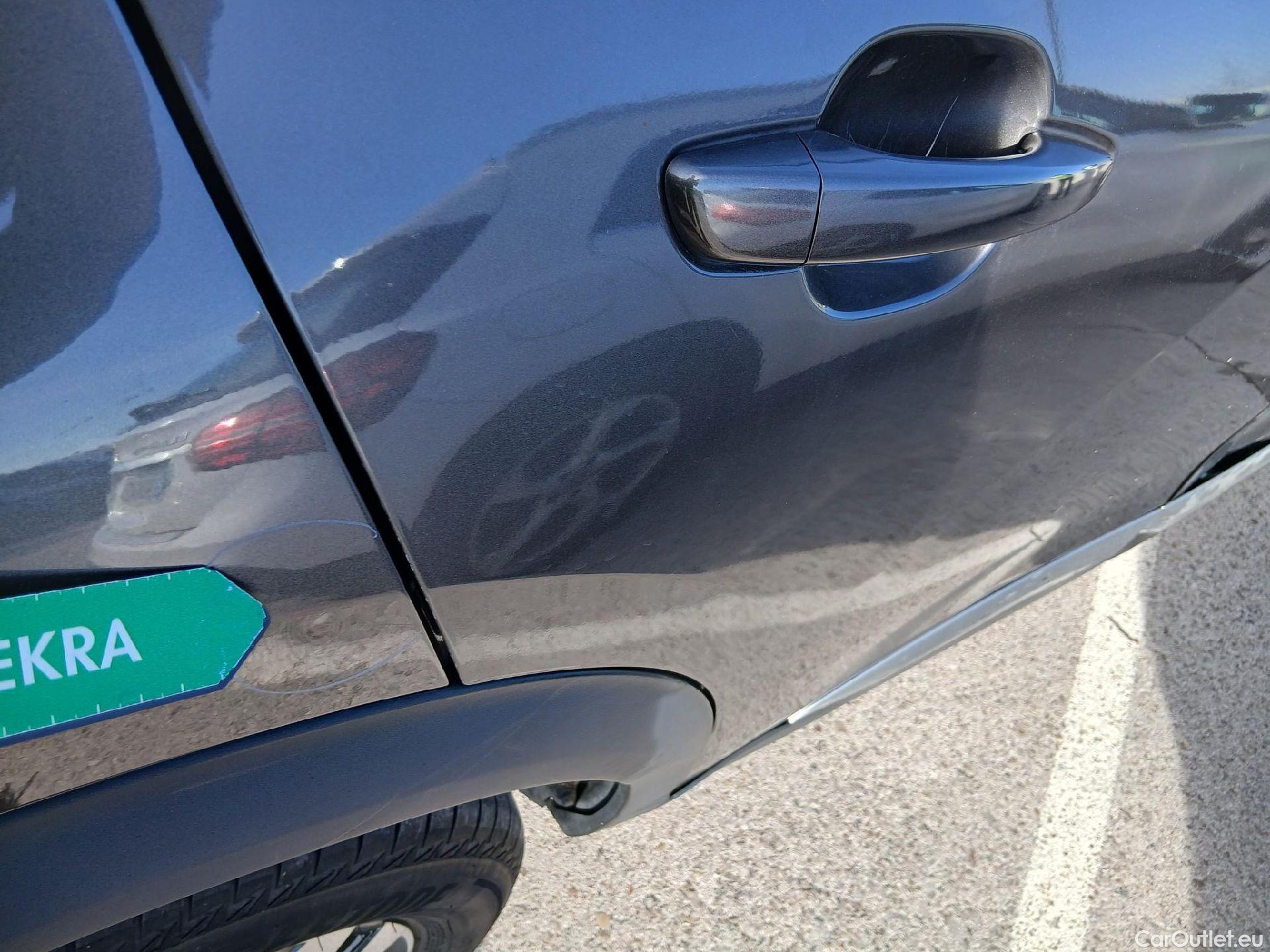  Peugeot  2008 PEUGEOT  / 2019 / 5P / todoterreno Allure Pack Puretech 130 S&S EAT8 (AC2) #29