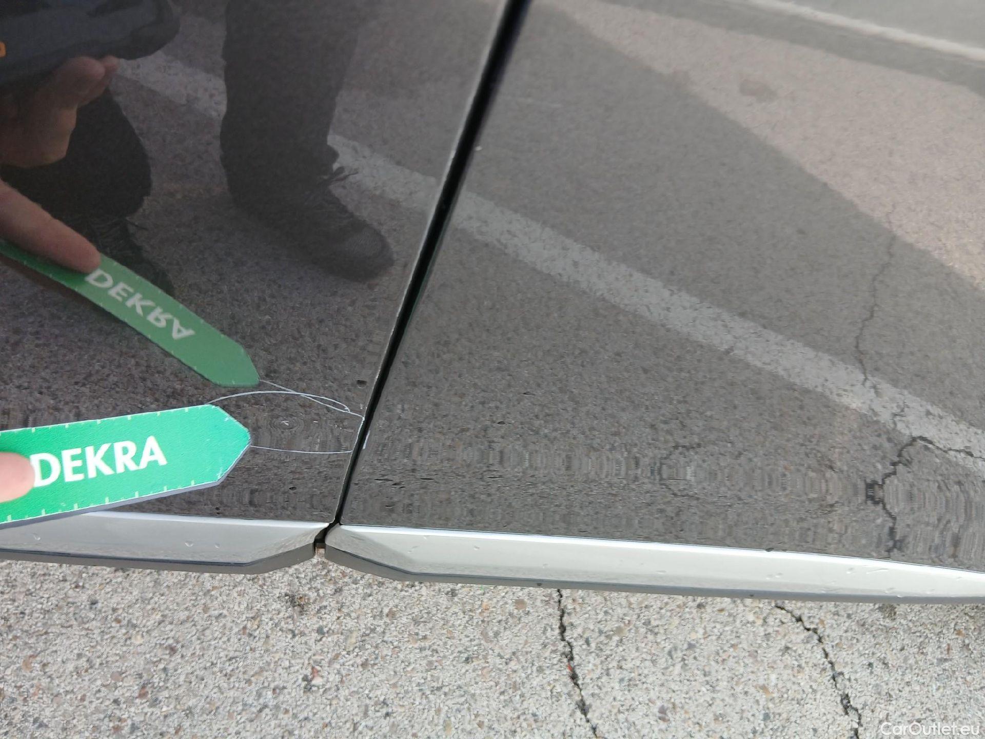  Peugeot  2008 PEUGEOT  / 2019 / 5P / todoterreno Allure Pack Puretech 130 S&S EAT8 (AC2) #19