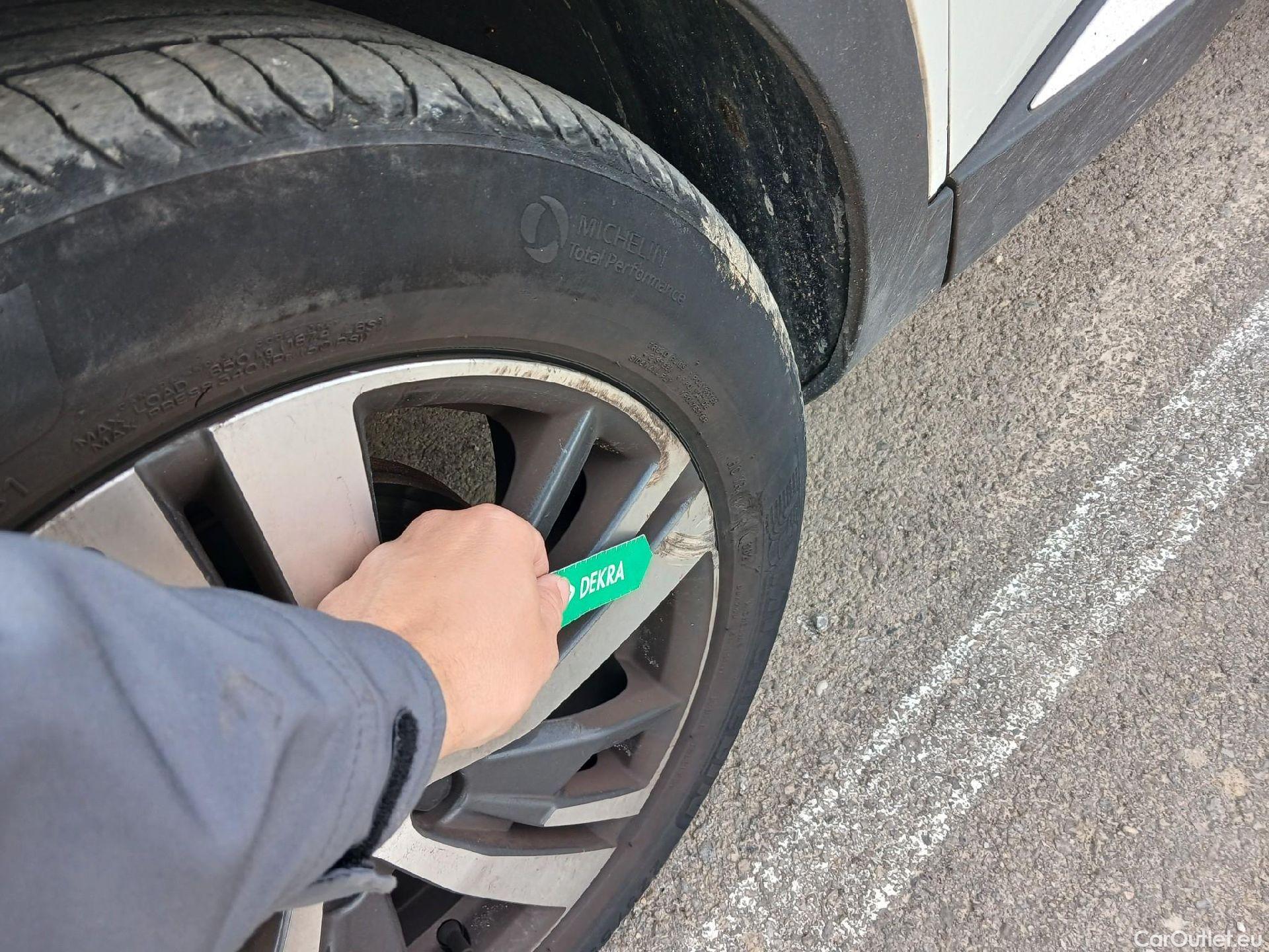  Peugeot  3008 PEUGEOT  / 2020 / 5P / todoterreno 1.5 BlueHDi 96kW S&S Allure Pack EAT8 #9