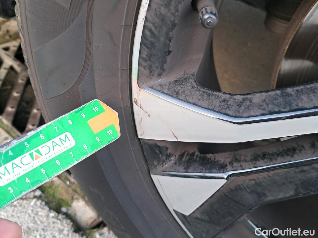  Peugeot  2008 PEUGEOT  / 2019 / 5P / todoterreno Allure BlueHDI 81kW (110CV) #34