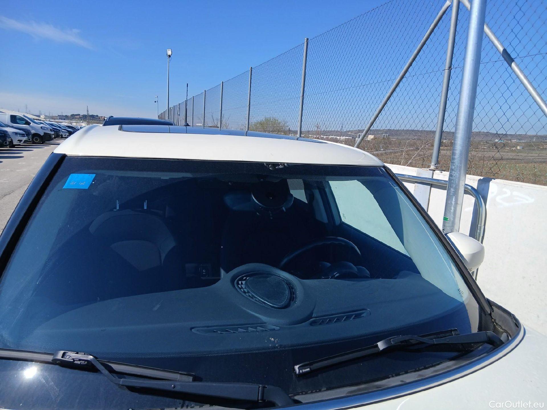  Mini  Cooper MINI MINI / 2014 / 5P / berlina con portón ONE 5 PUERTAS (CX) #27