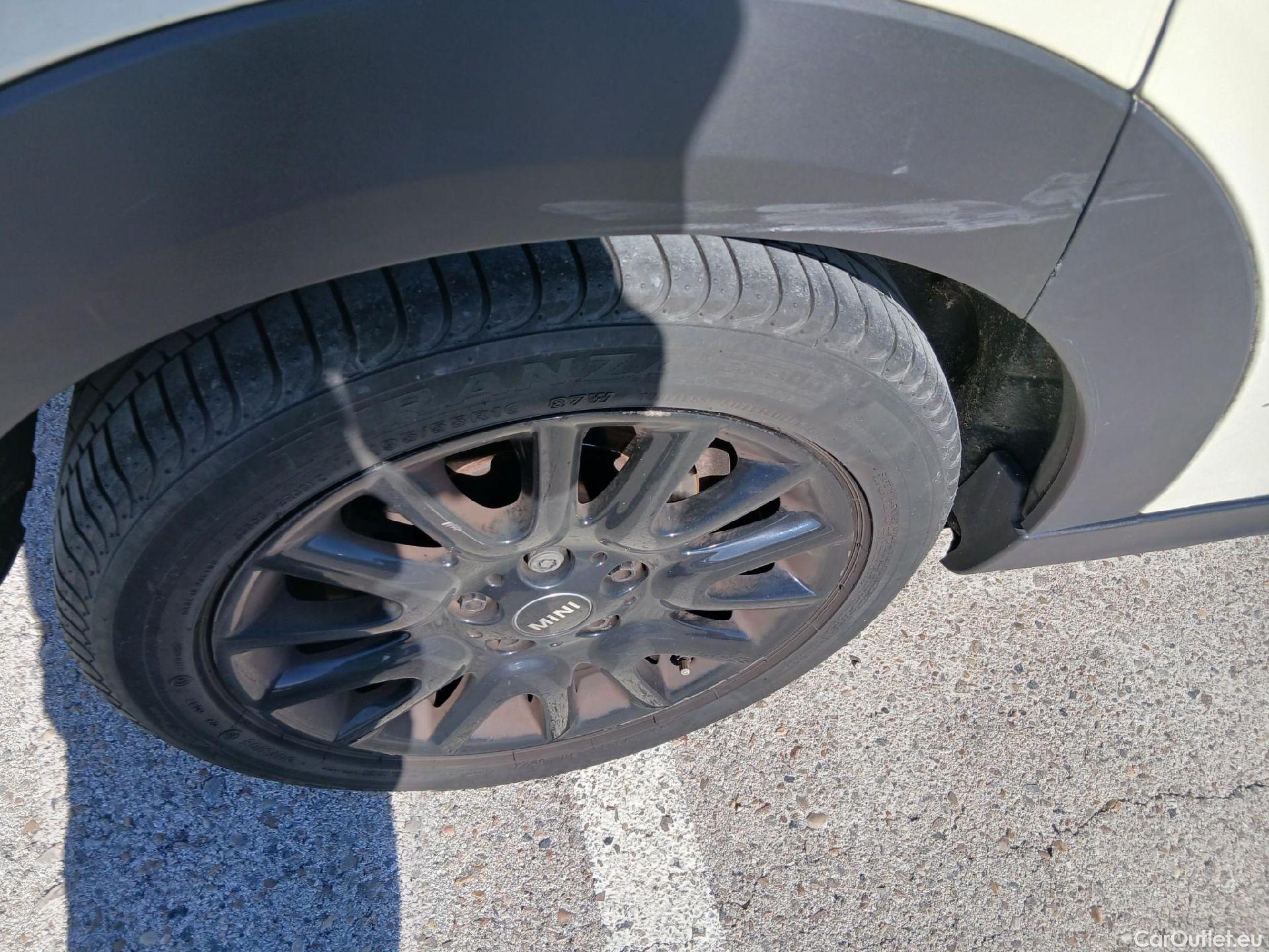  Mini  Cooper MINI MINI / 2014 / 5P / berlina con portón ONE 5 PUERTAS (CX) #17